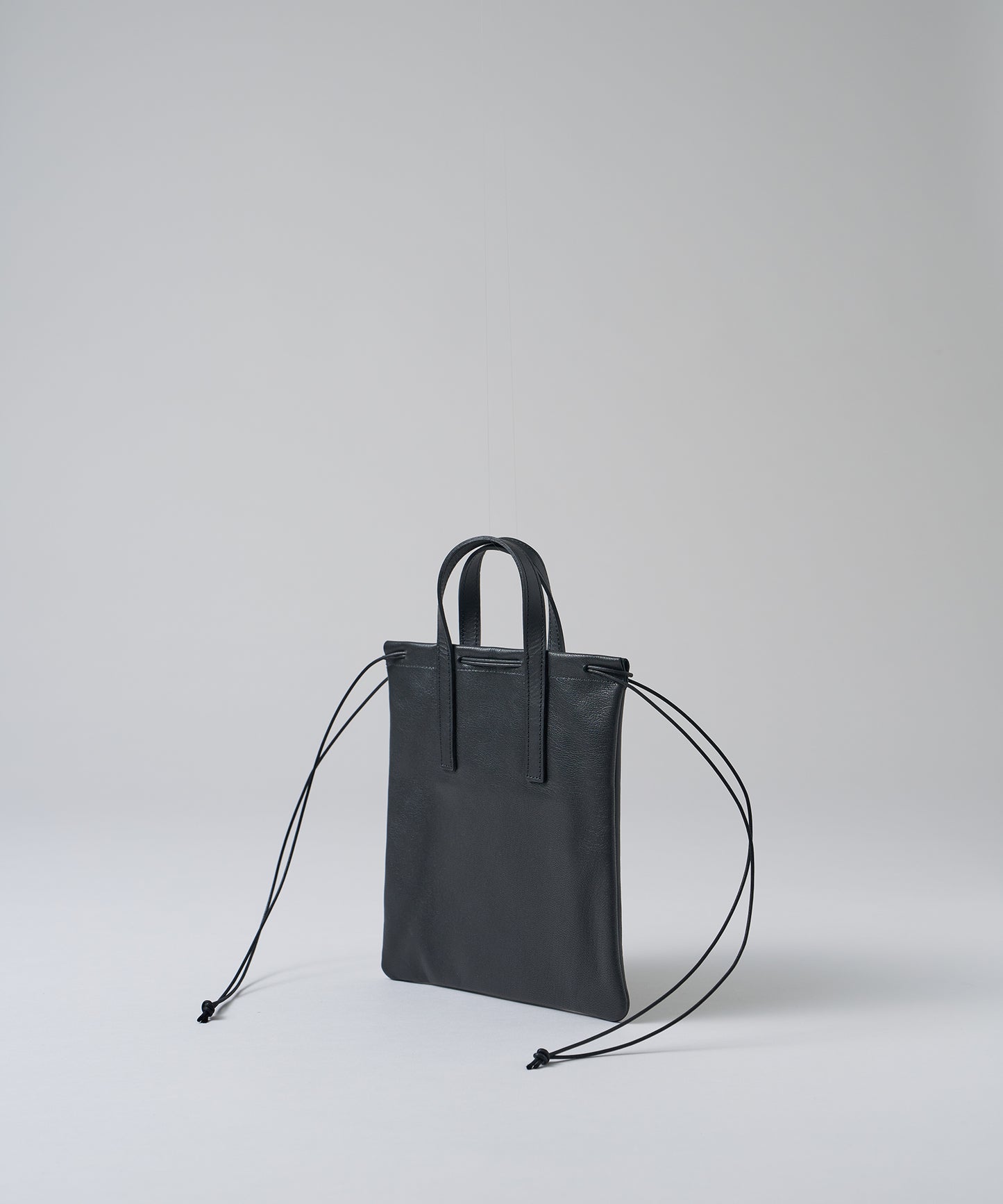 Nes-tote (black) / goatskin "STILL"
