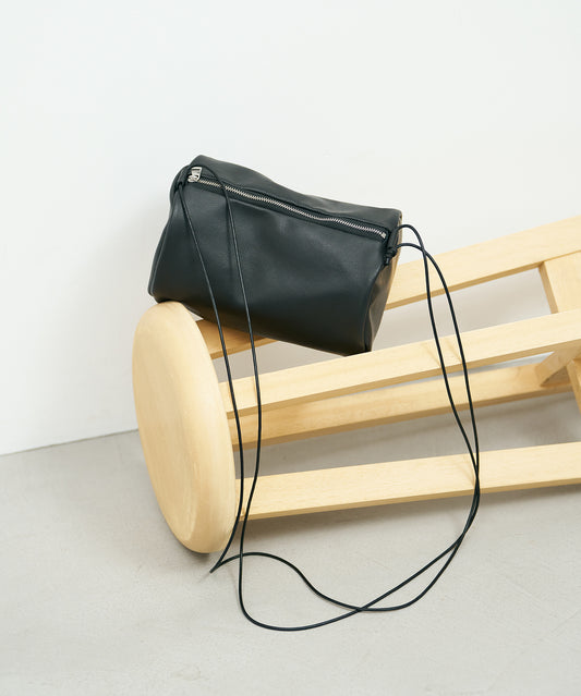 Canister shoulder bag / goatskin Still