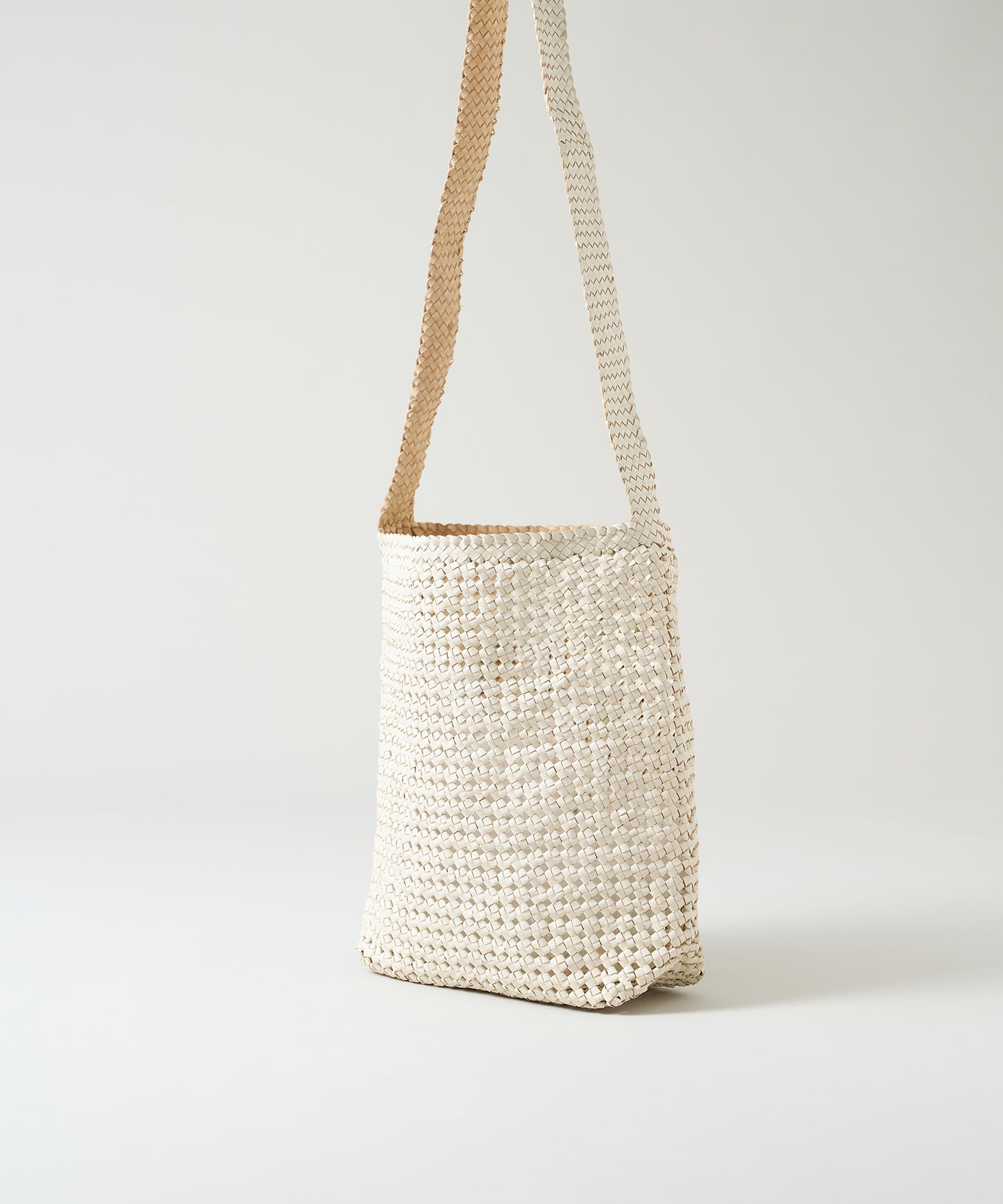 #16/ Box shoulder bag (oatmeal) / goatskin "GOAT MESH "