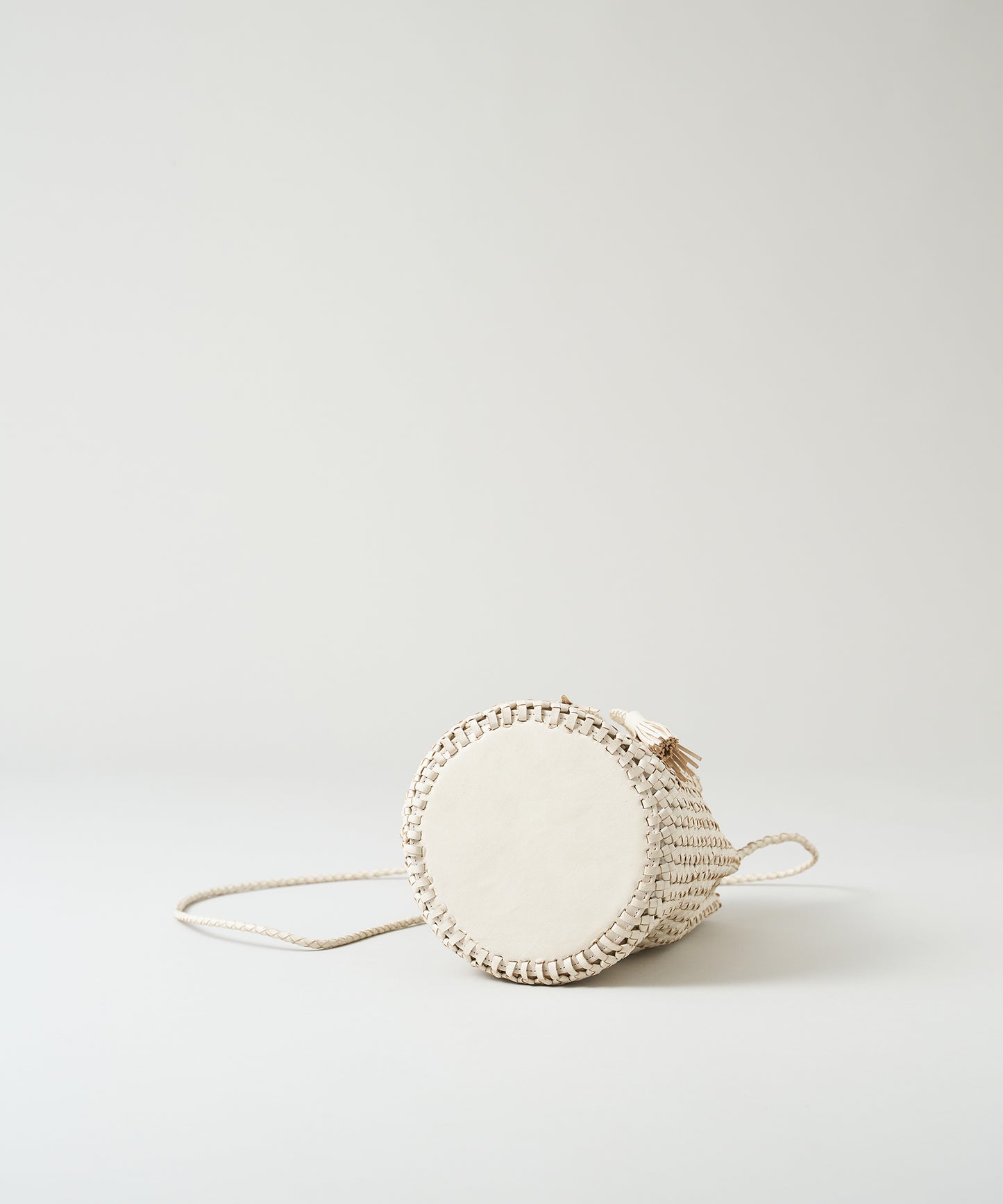 #16/ Tassel bottle shoulder (oatmeal) / goatskin "GOAT MESH "