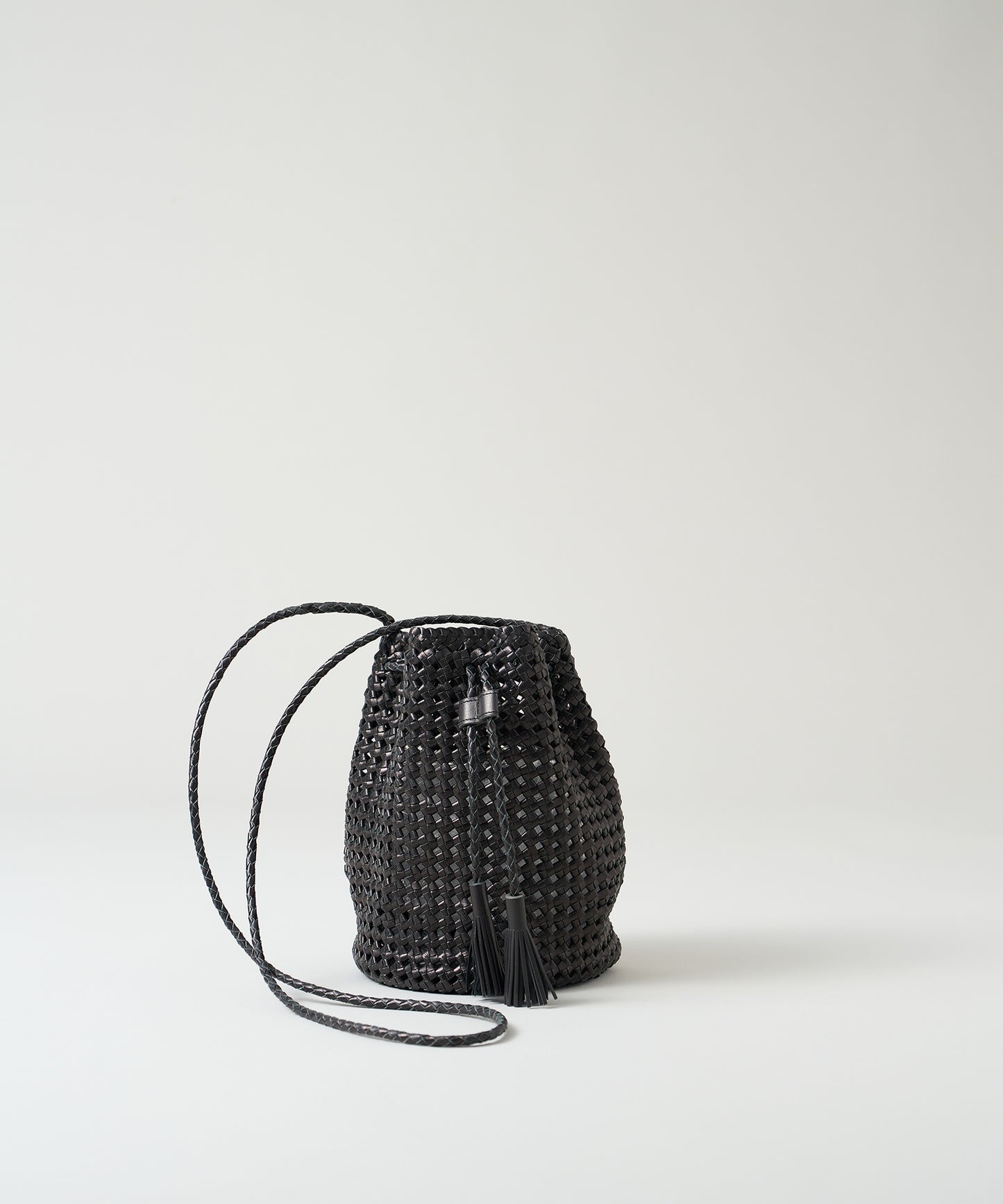 #16/ Tassel bottle shoulder (black) / goatskin "GOAT MESH "