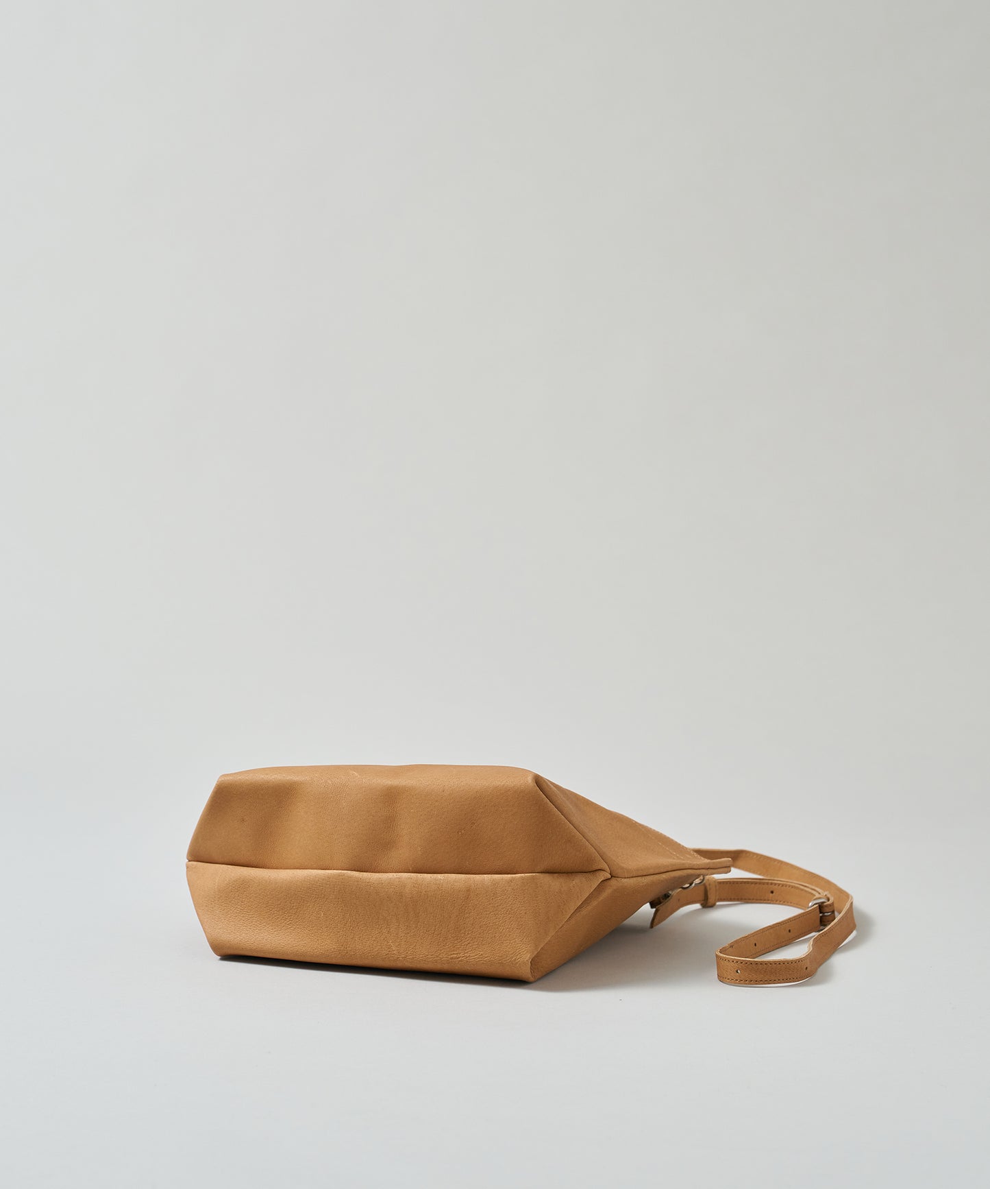 #30/ Lunch bag S_carry light (camel) / pigskin "HALLIE"
