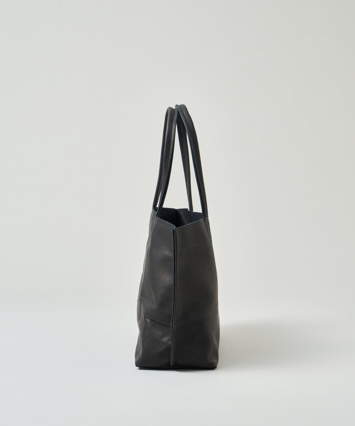 Wide tote bag M - Black / pigskin Hallie
