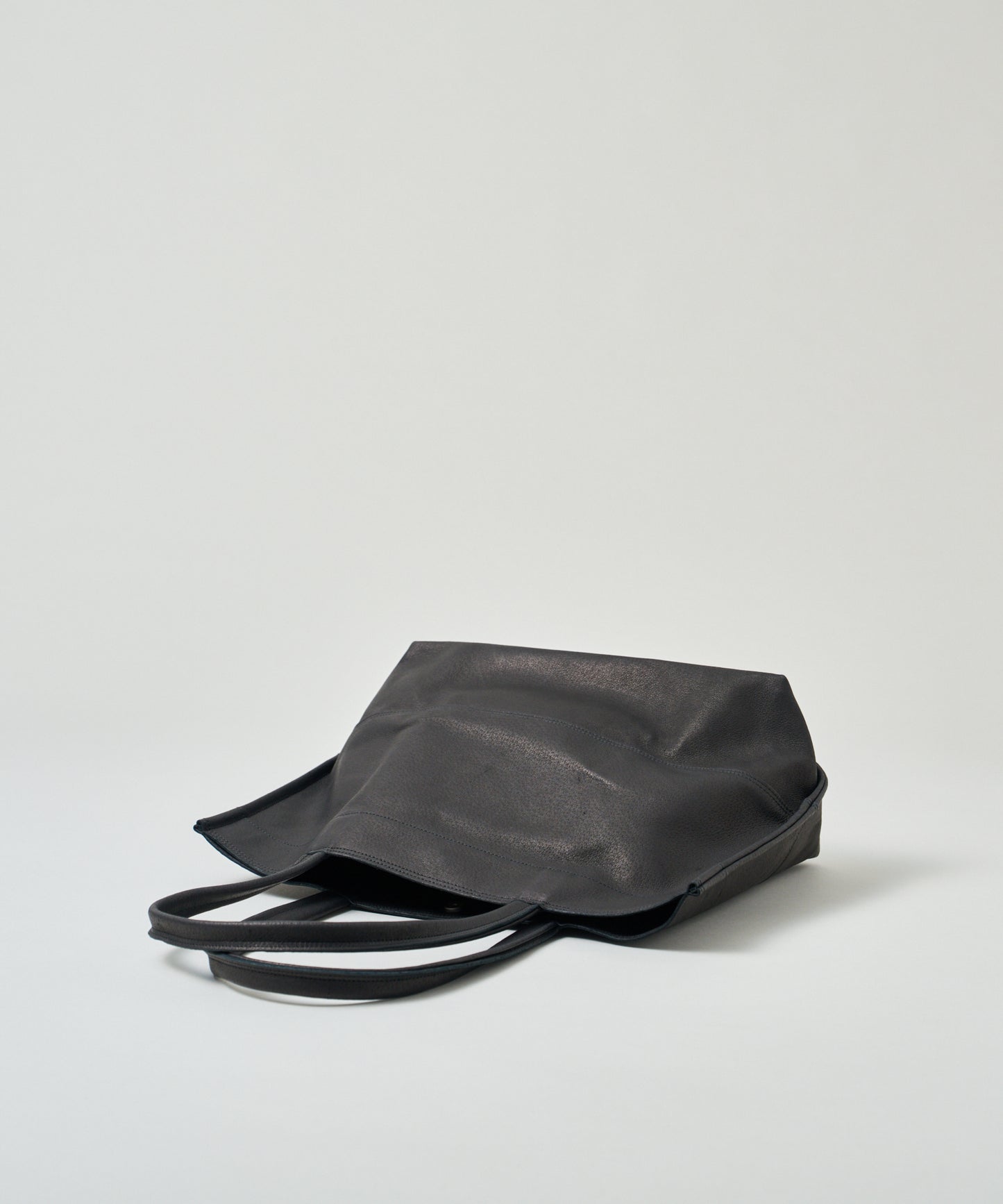 Wide tote bag M - Black / pigskin Hallie