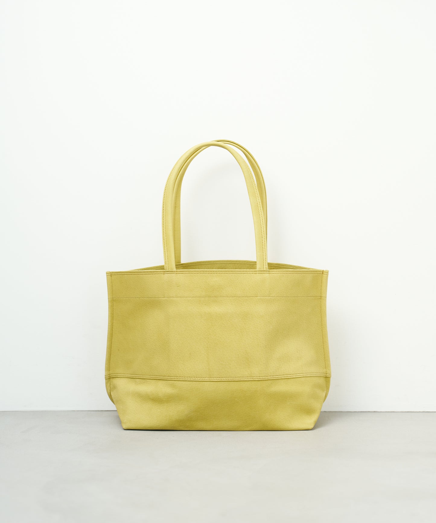Wide tote bag M - pistachio yellow / pigskin Hallie