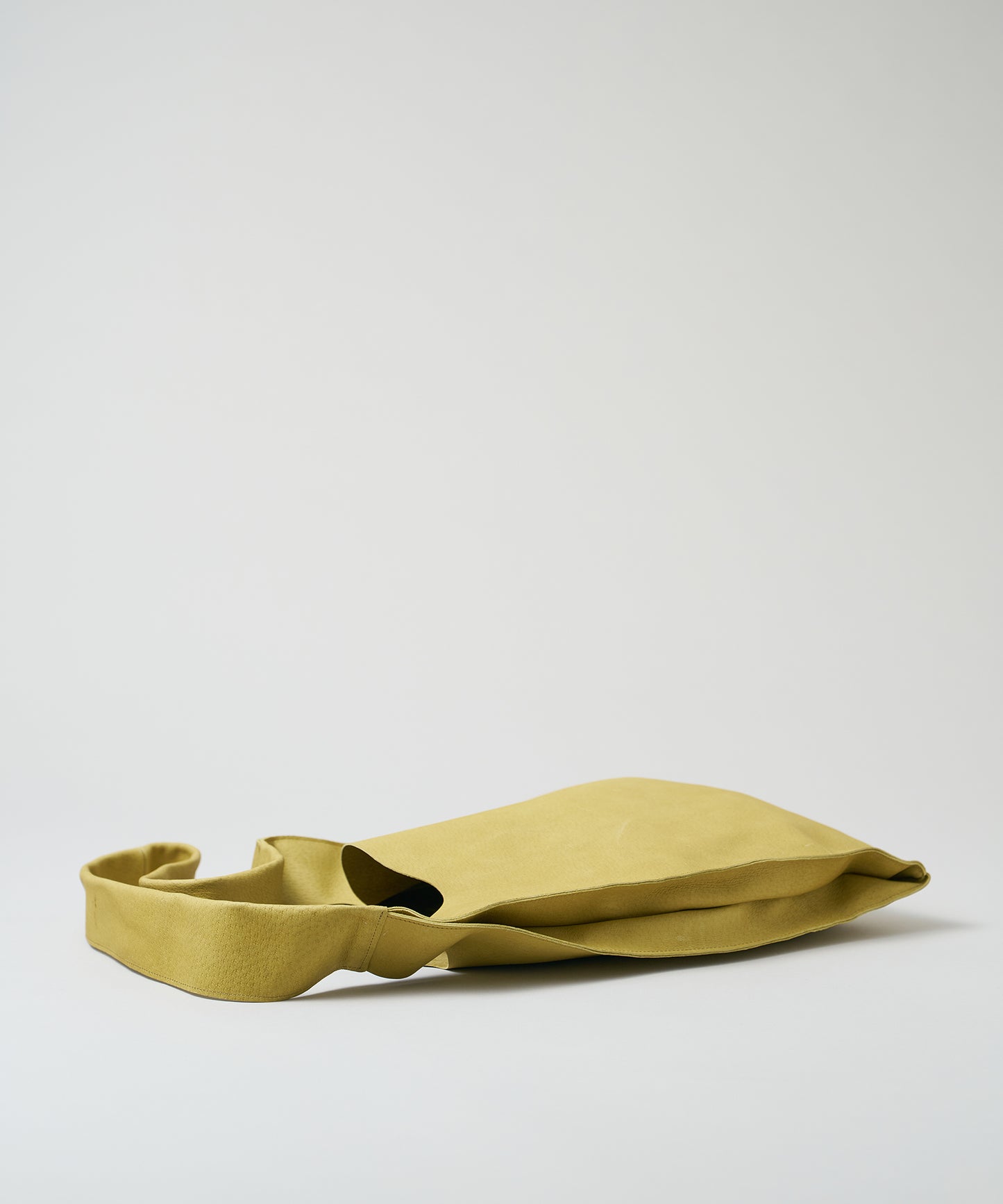 Reji bukuro shoulder - pistachio yellow / pigskin Hallie