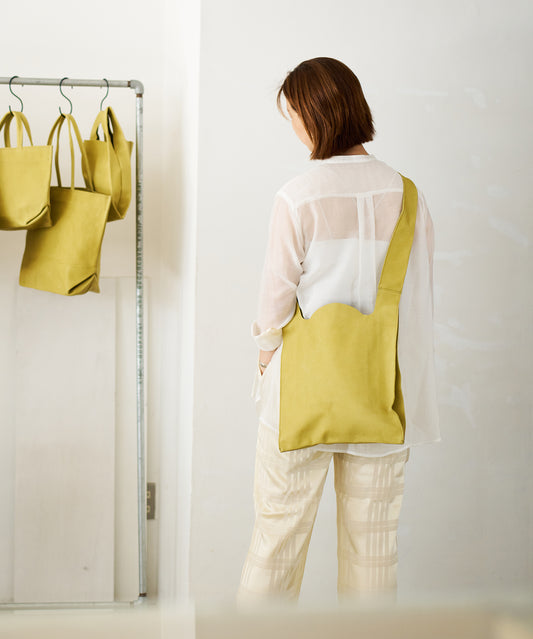 Reji bukuro shoulder - pistachio yellow / pigskin Hallie