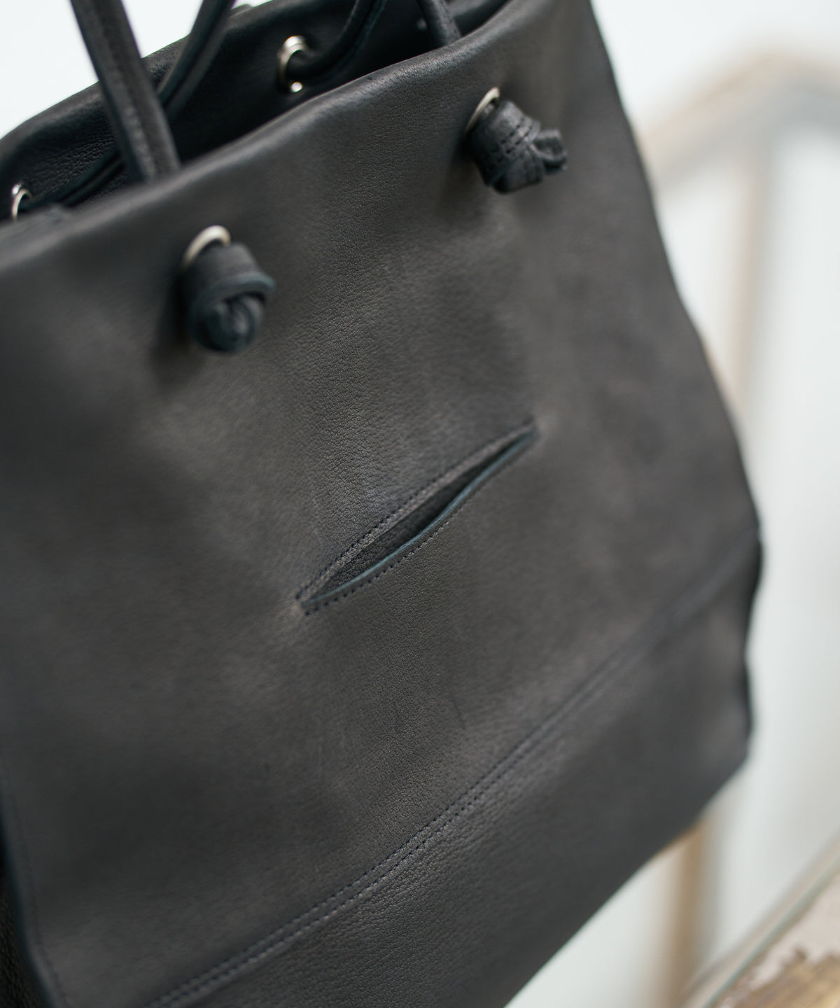 A discreet slit pocket on the front keeps the design clean and simple.