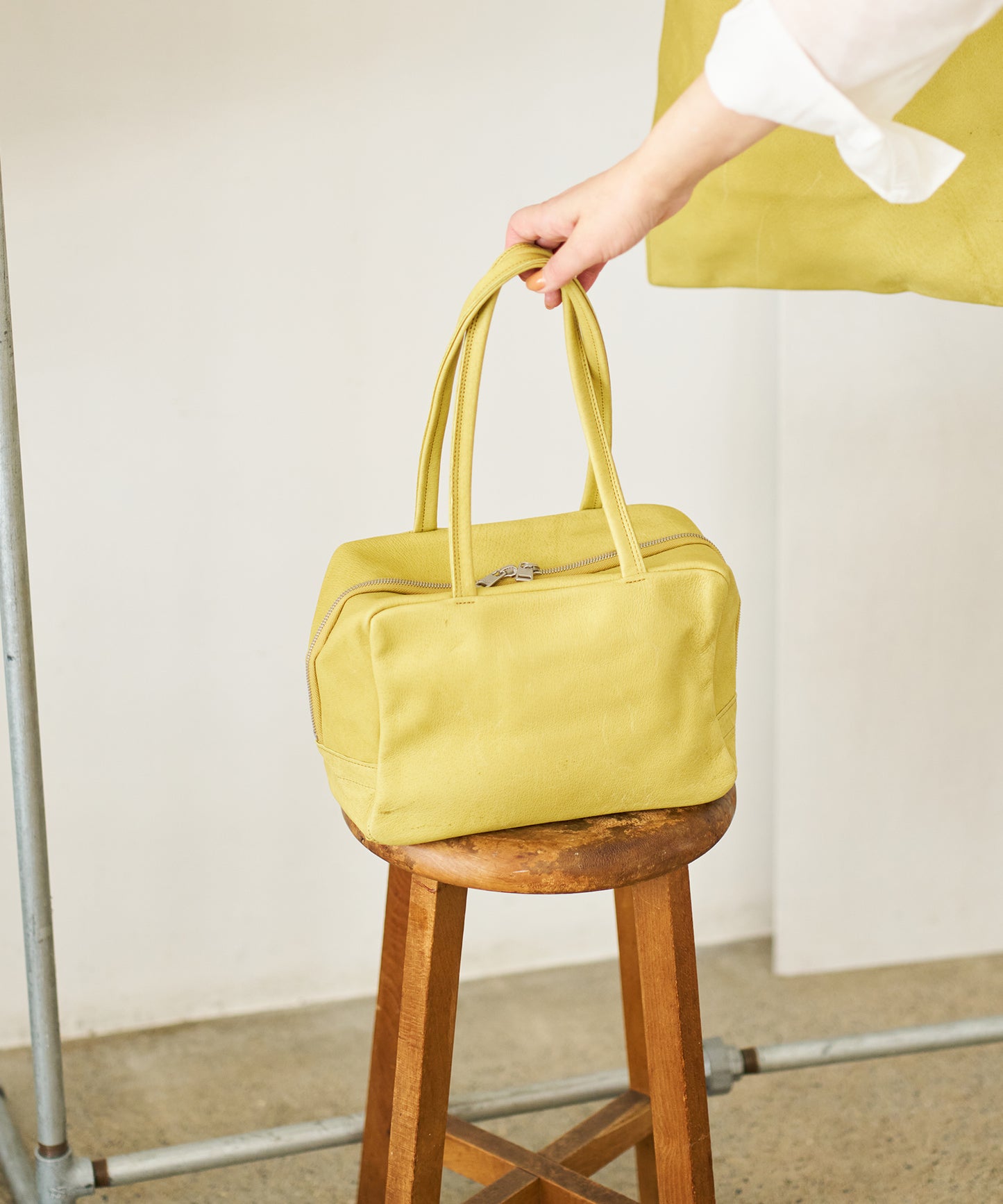 Square duffel XS - pistachio yellow / pigskin Hallie