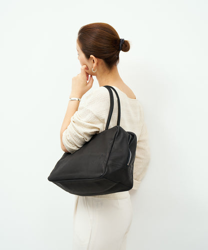 #30 / 方形行李袋 M / 猪皮“HALLIE”