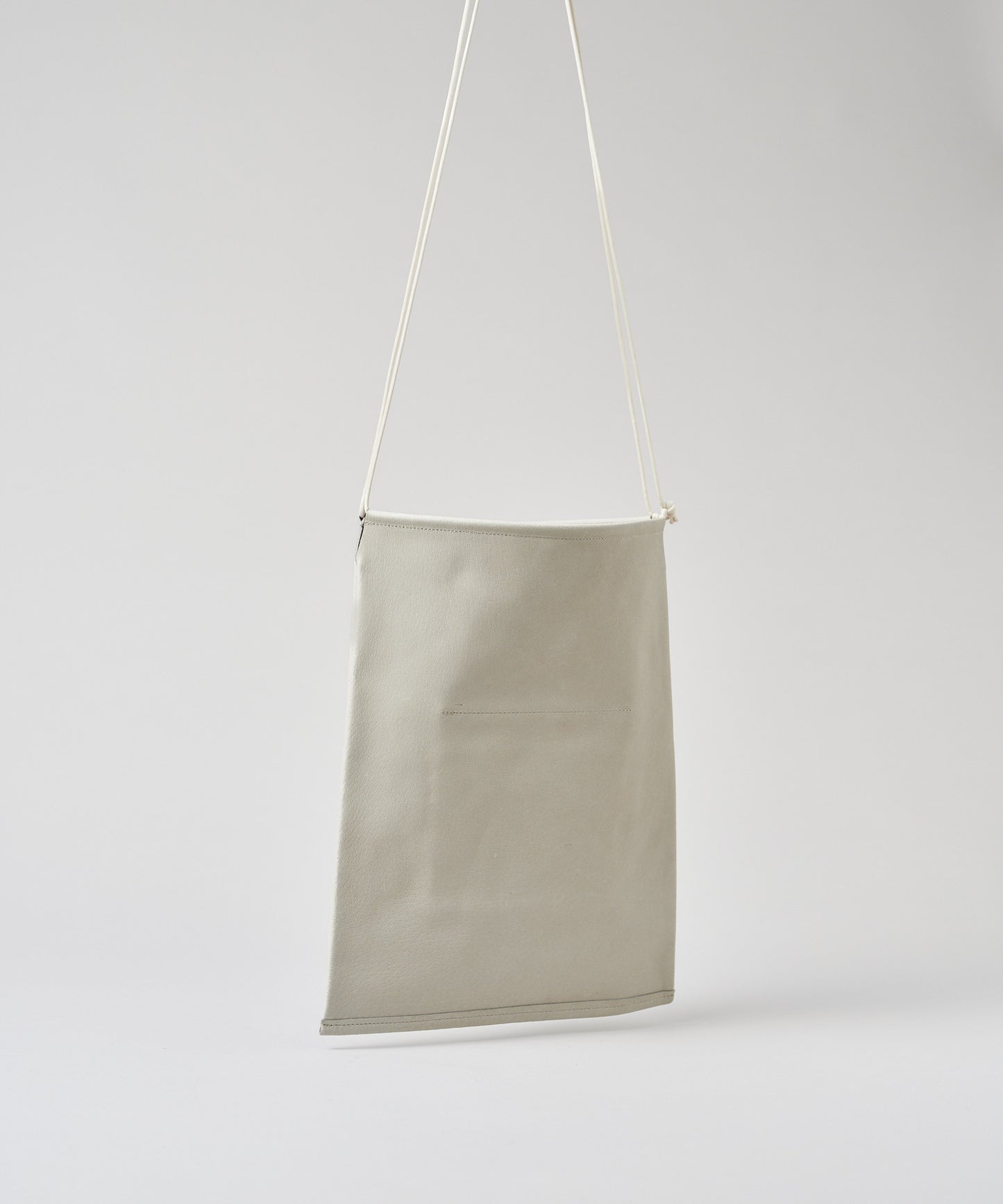 #30/ 扁平单肩包 (燕麦色) / 猪皮“HALLIE”