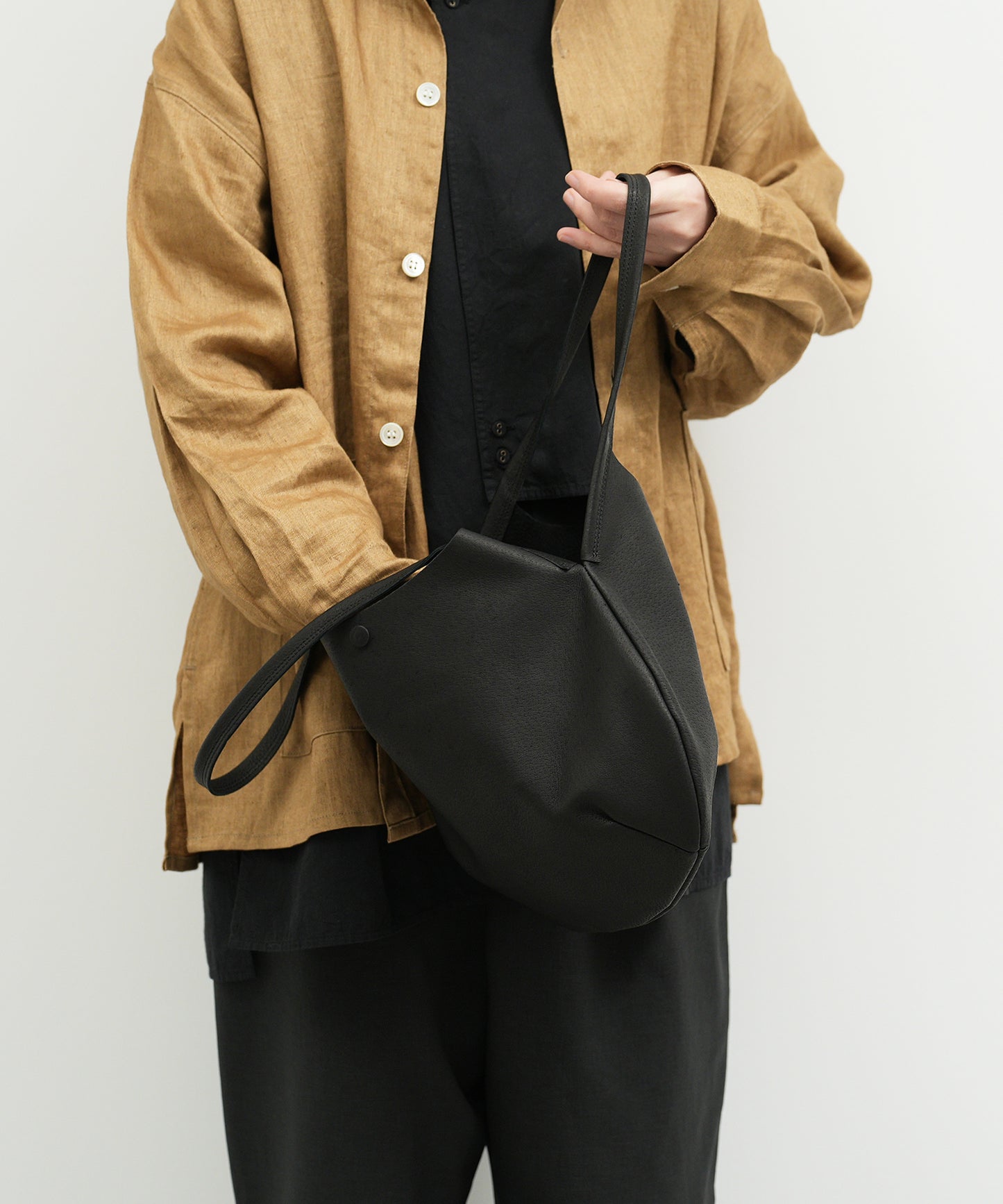 Circle tote - Black / pigskin Hallie