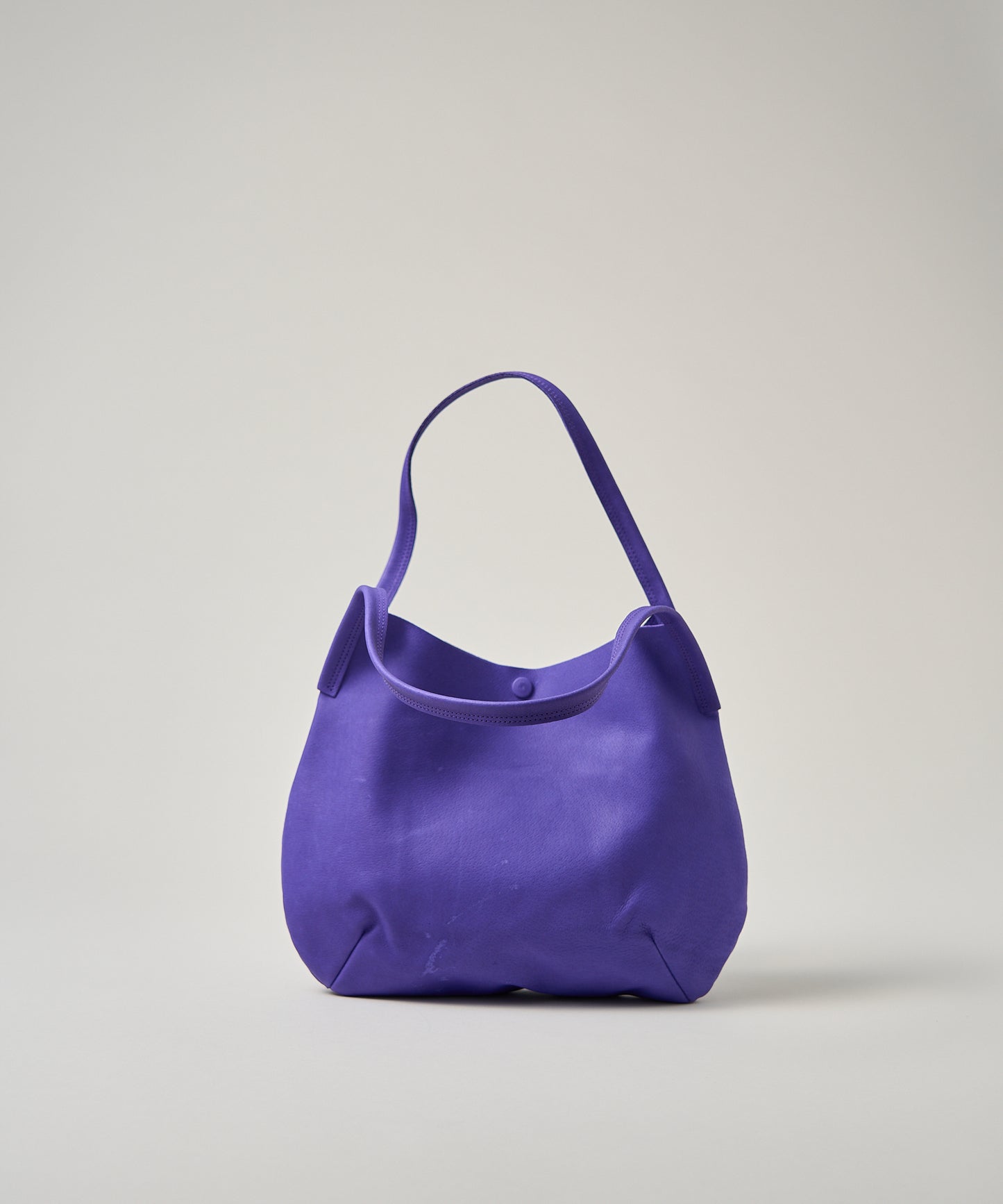 Circle tote bag (bright purple) / pigskin "HALLIE" limited color