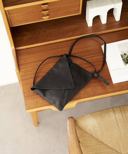 Triangle flap - Black / pigskin Hallie