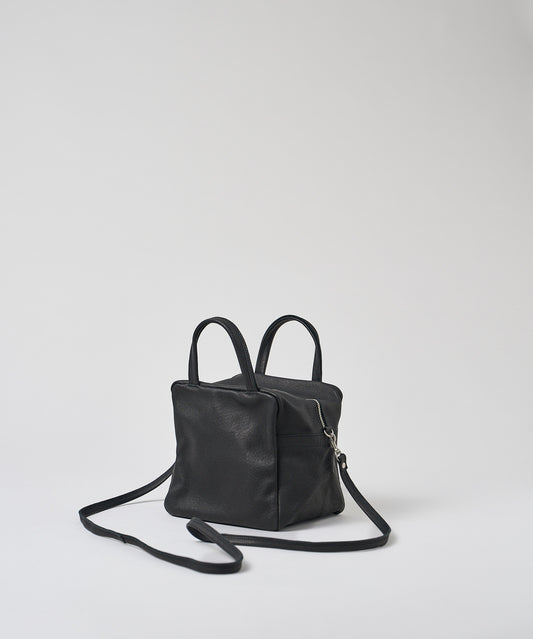 Cube pochette (black) / Pigskin "HALLIE"