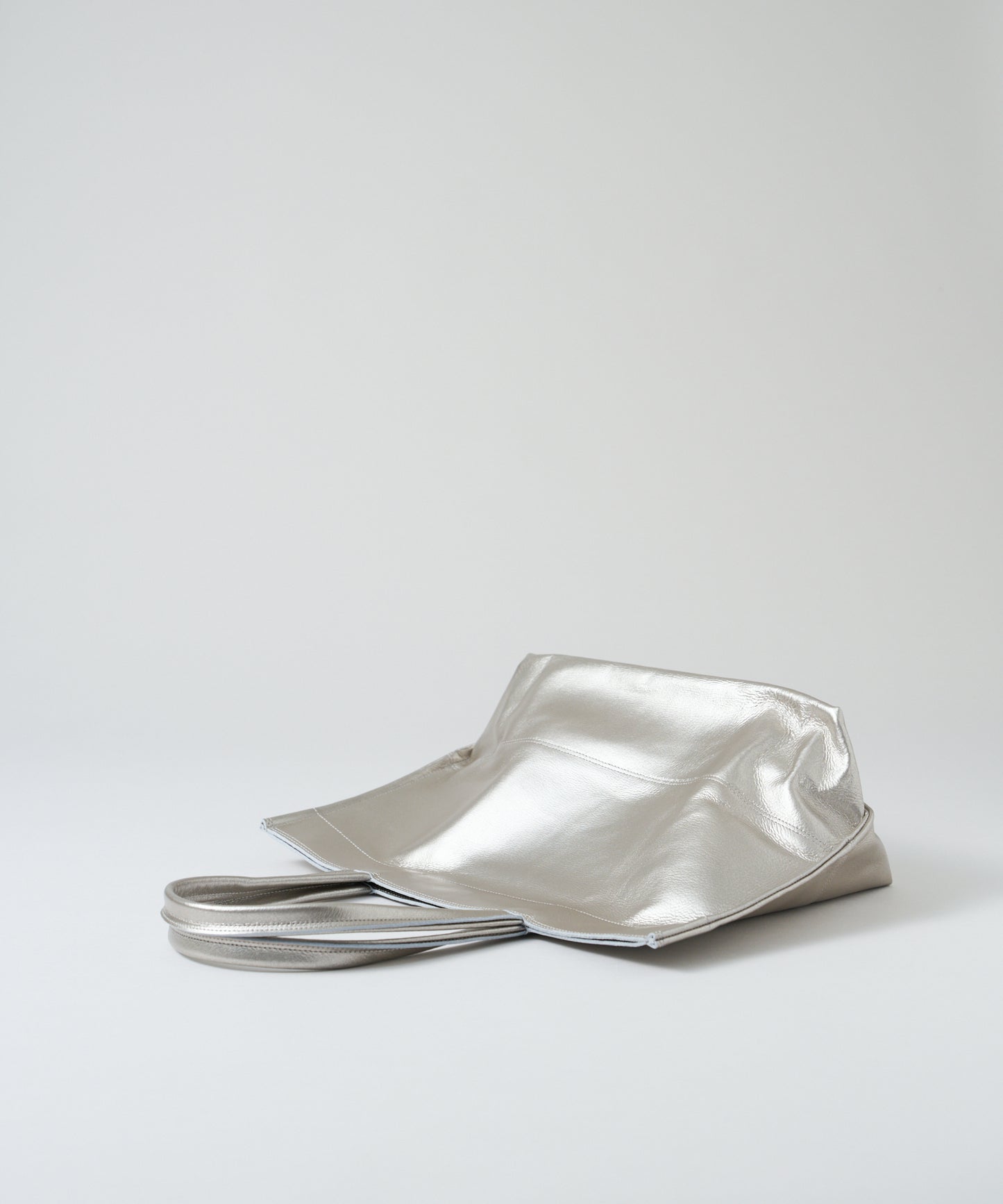 #36/宽版托特包M（银色）/猪皮“LUSTRA” 