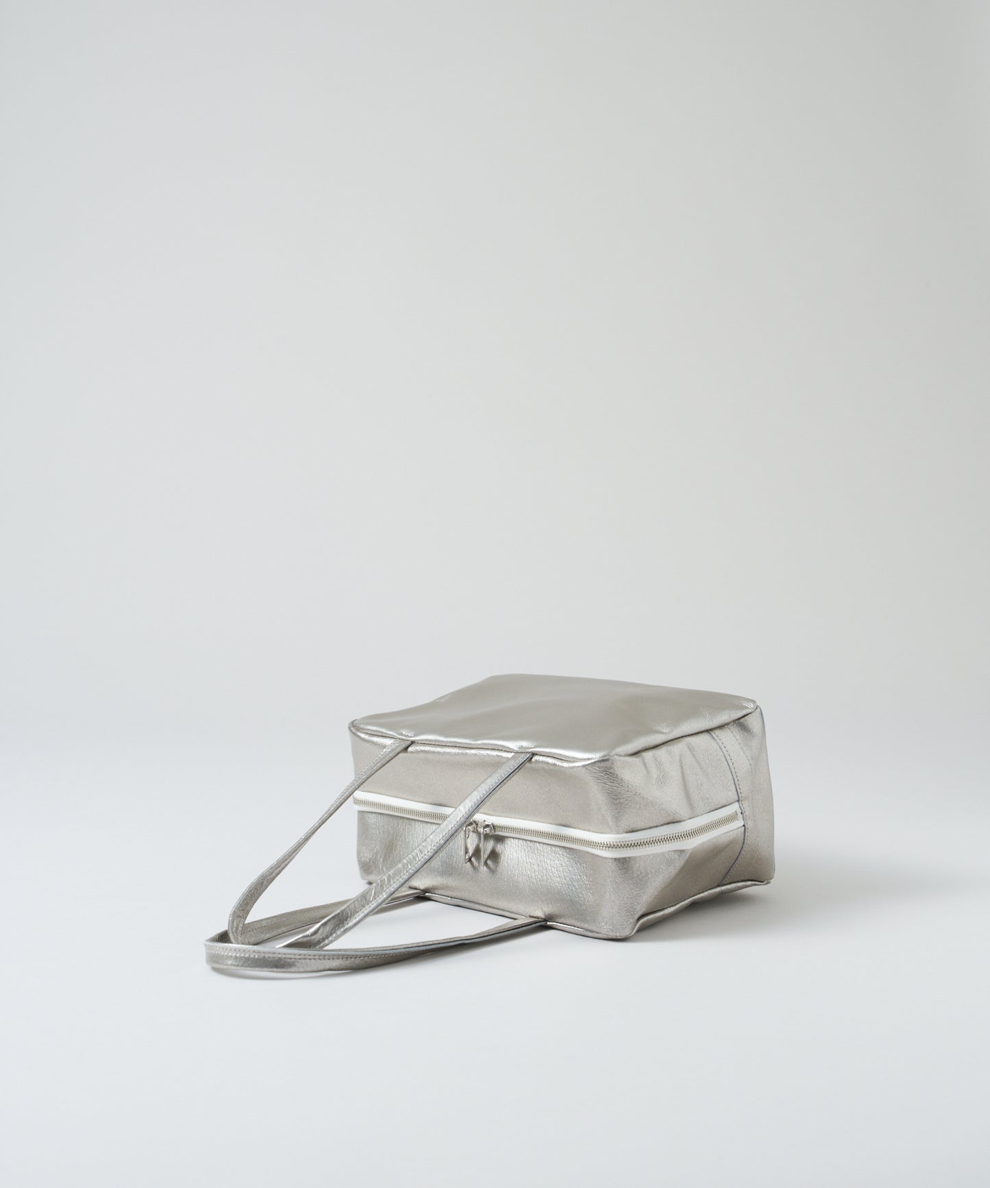 #36/ Square duffel XS (silver) / pigskin "LUSTRA"