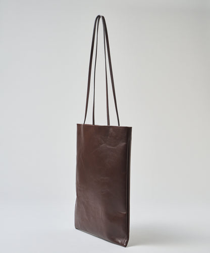 #45/ 旗帜手提袋（苦棕色）/ 牛皮“APERTO”