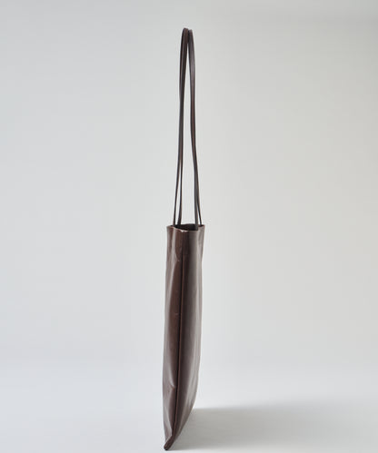 #45/ 旗帜手提袋（苦棕色）/ 牛皮“APERTO”