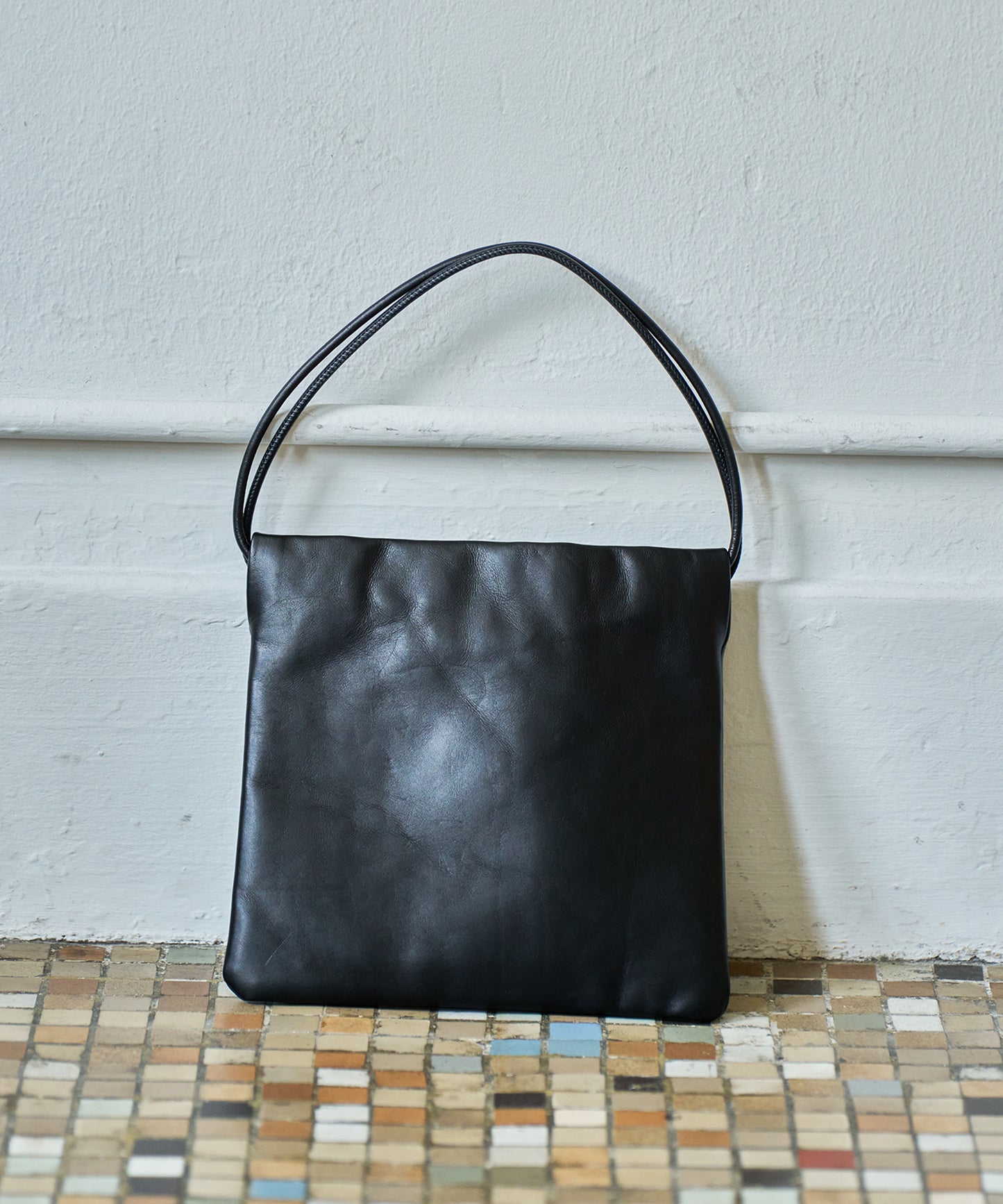 #45/ Float mini tote (黑色) / 牛皮 "APERTO" 