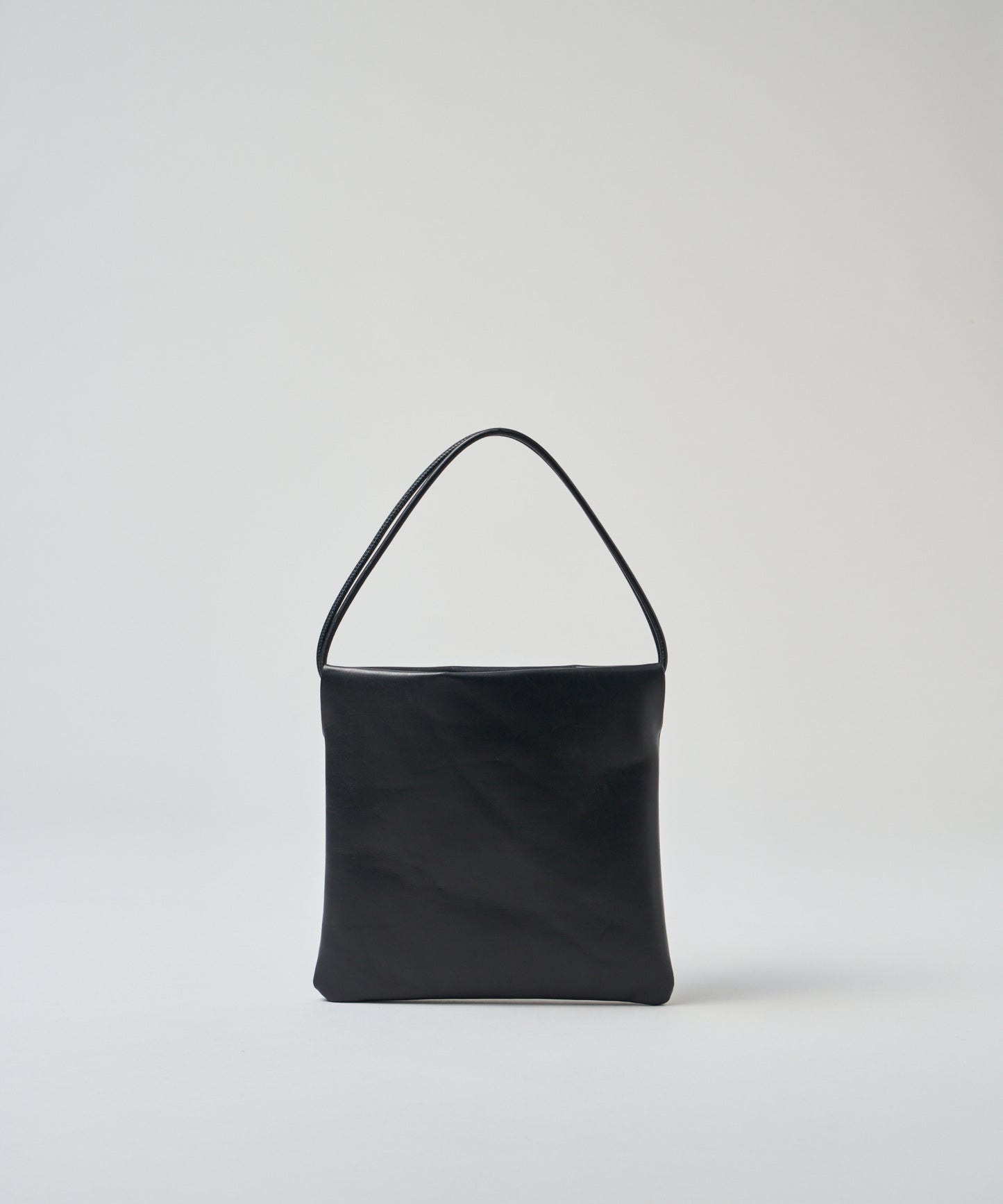 #45/ Float mini tote (黑色) / 牛皮 "APERTO" 