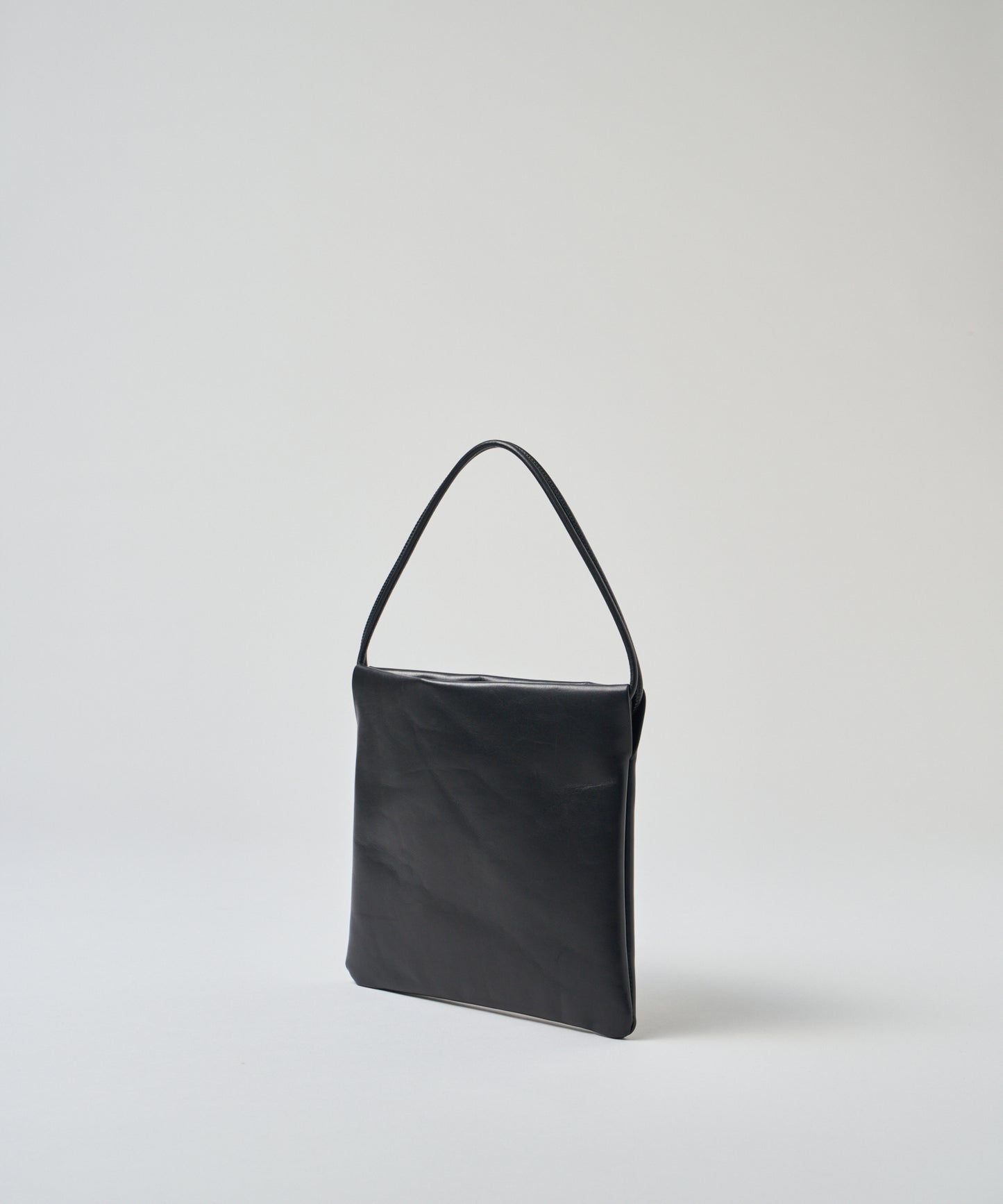#45/ Float mini tote (黑色) / 牛皮 "APERTO" 