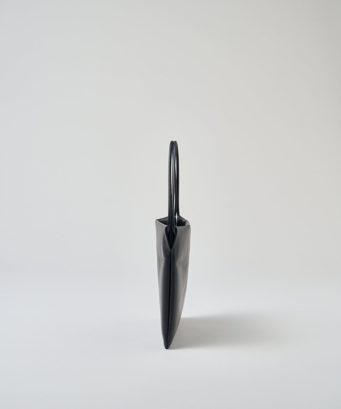 #45/ Float mini tote (黑色) / 牛皮 "APERTO" 