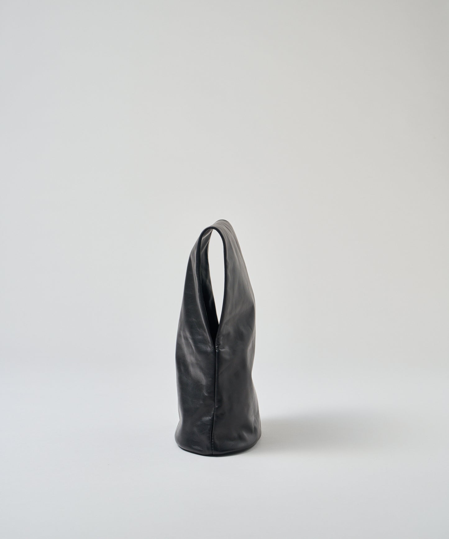 #45/ 袖托特包 (黑色) / 牛皮 "APERTO" 