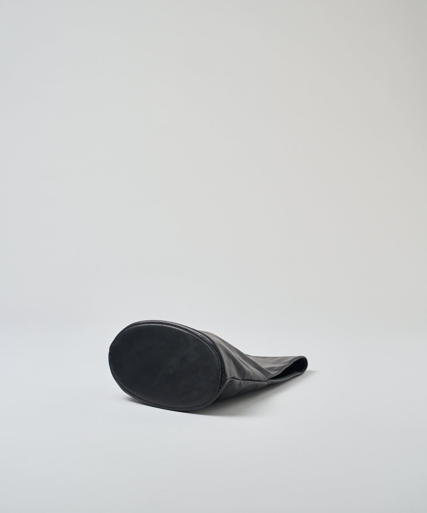 #45/ 袖托特包 (黑色) / 牛皮 "APERTO" 