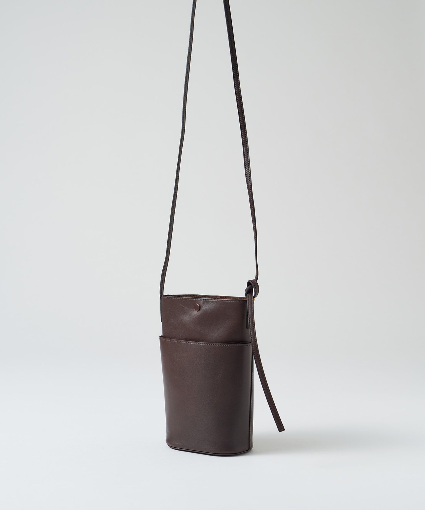 #45/ Sleek path XS（苦棕色）/ 牛皮“APERTO”