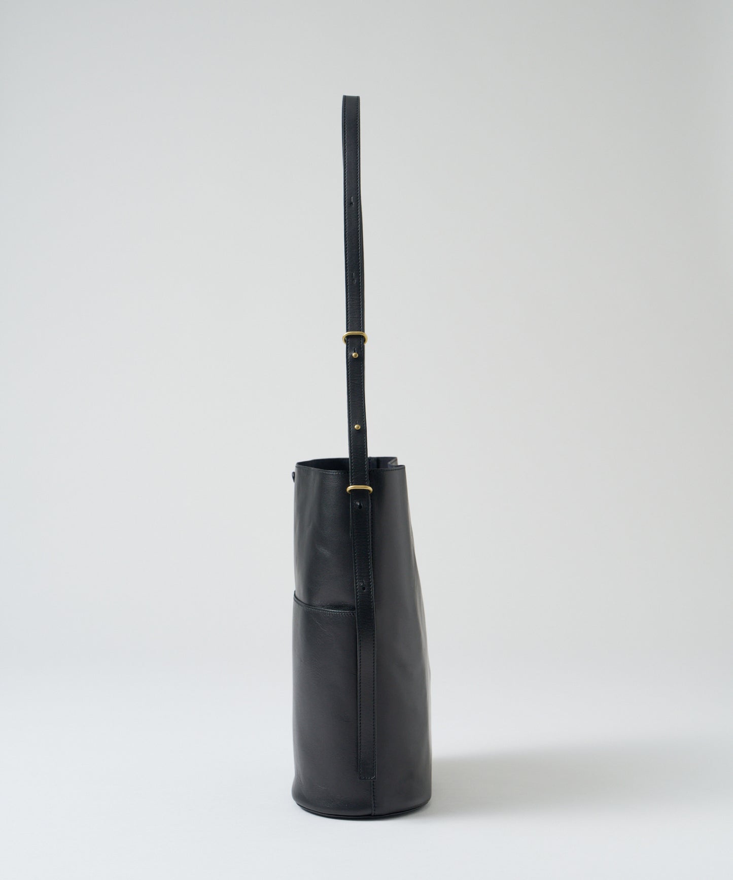 #45/ 光滑路径 / 牛皮“APERTO”