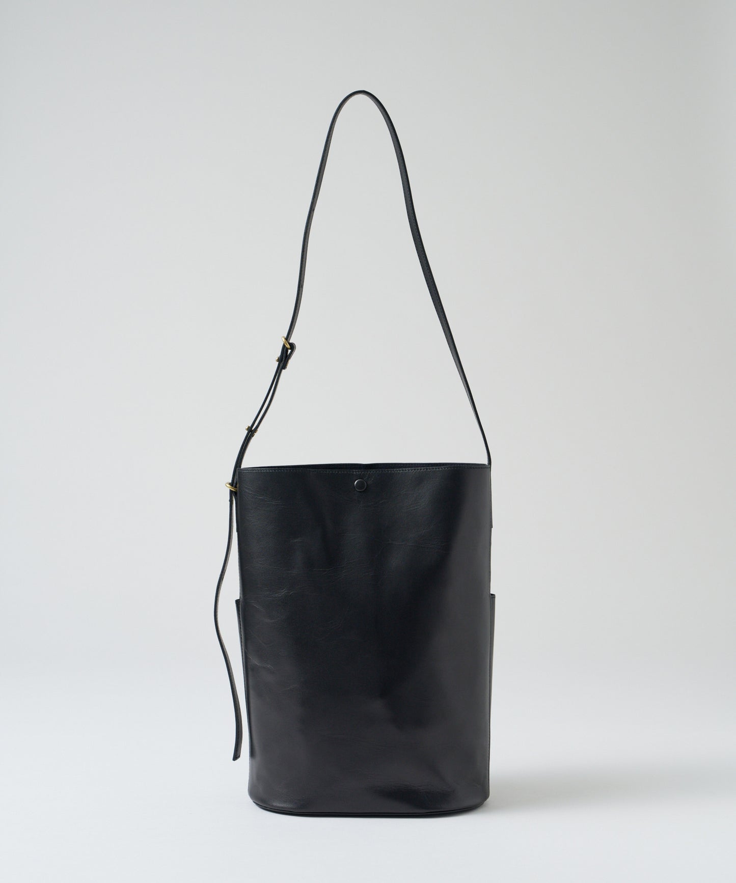 #45/ 光滑路径 / 牛皮“APERTO”