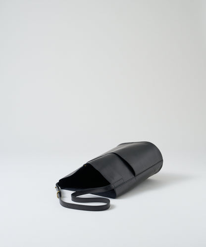 #45/ 光滑路径 / 牛皮“APERTO”