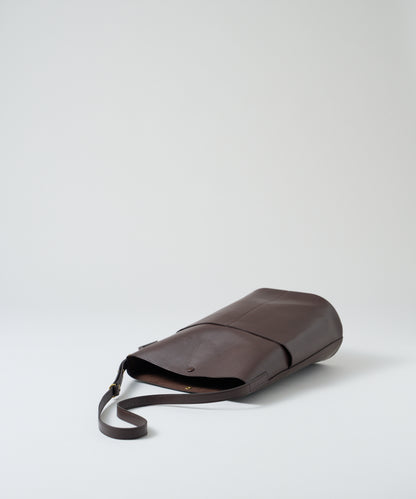 #45/ 光滑路径（苦棕色）/ 牛皮“APERTO”