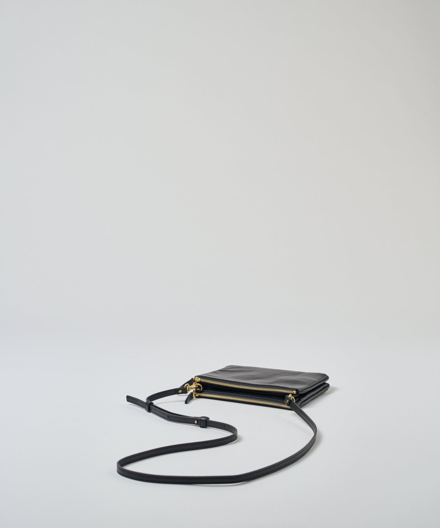 #45/蝴蝶单肩包(黑色)/牛皮“APERTO” 