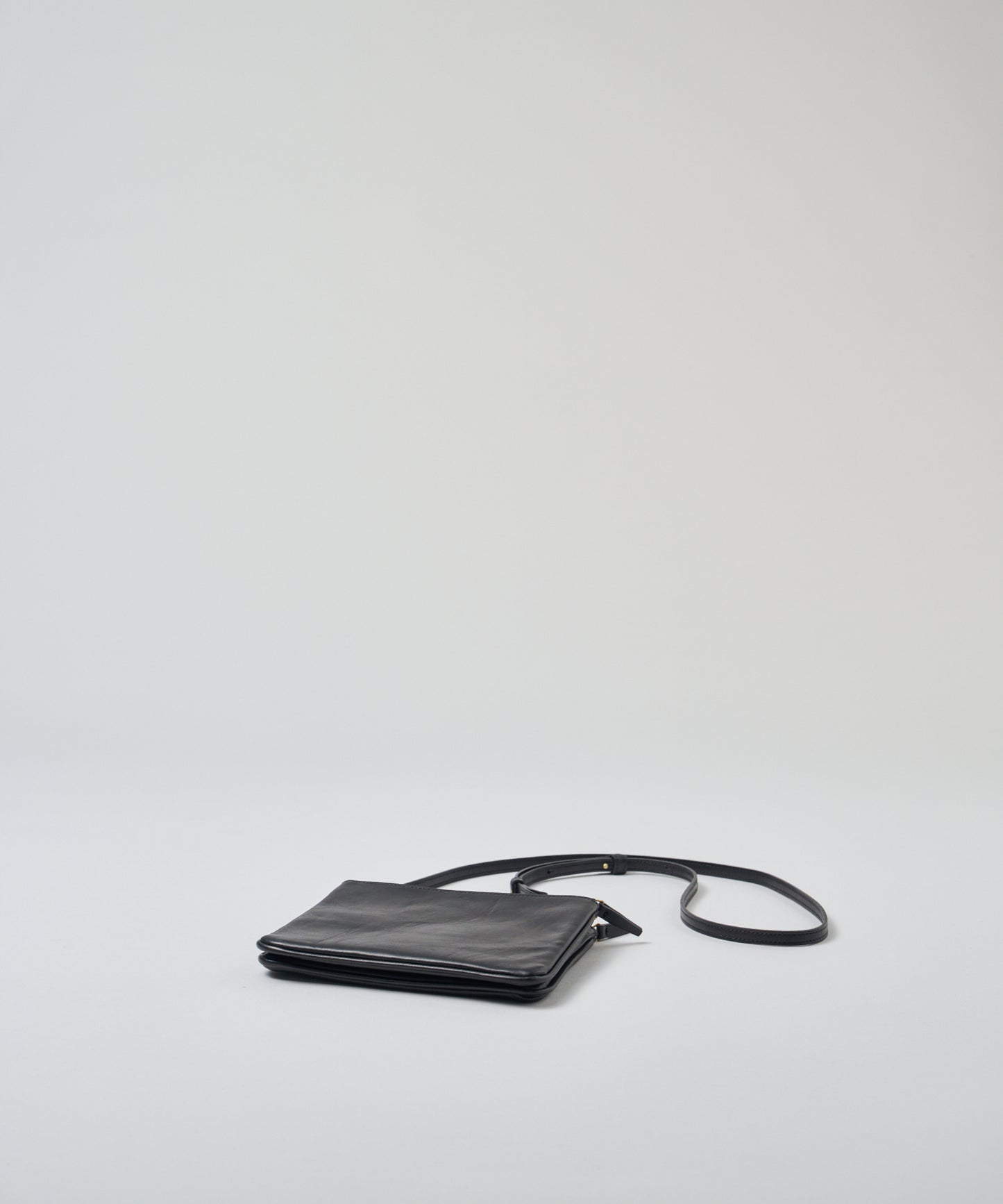 #45/蝴蝶单肩包(黑色)/牛皮“APERTO” 