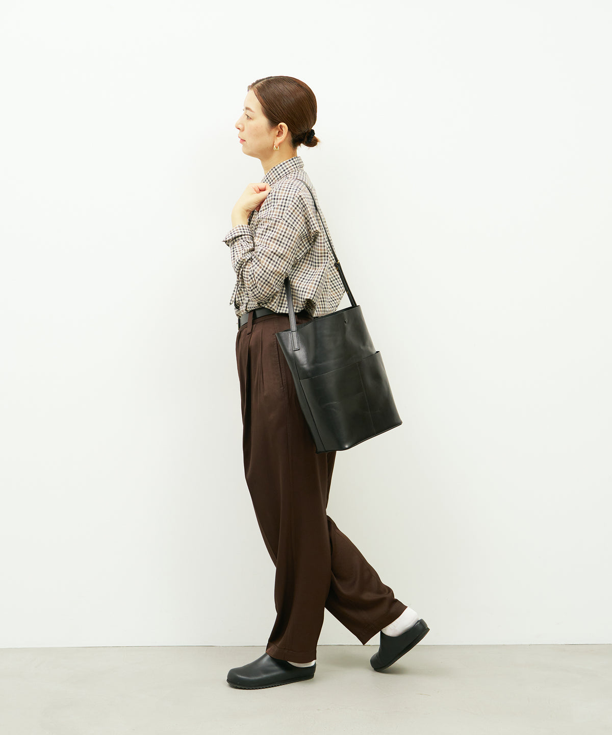 《Limited 5%》Sleek Path Cargo - Black / cowhide Aperto
