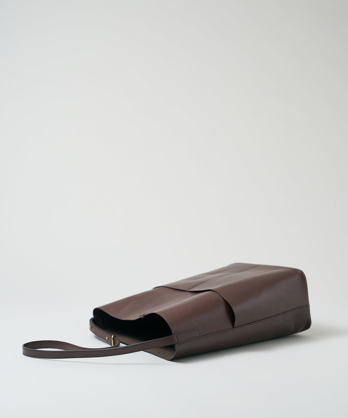 《Limited 5%》Sleek Path Cargo - Bitter brown / cowhide Aperto