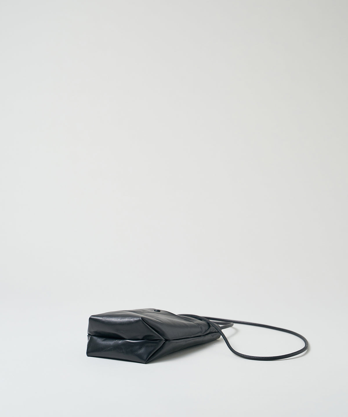 《Limited 5%》Stem Form - Black / cowhide Aperto