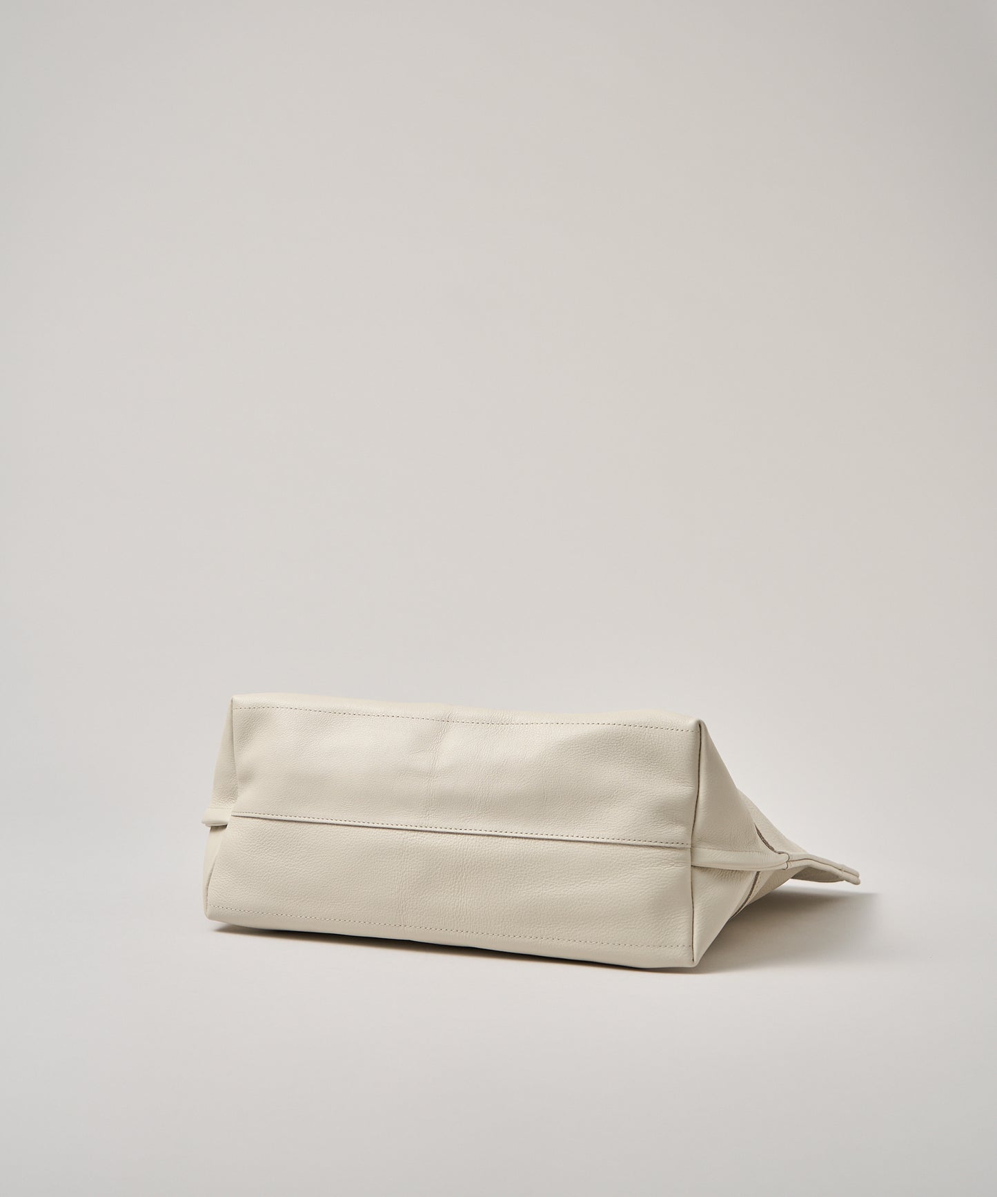 EOS / #52 / 寬版托特包 M / 牛皮“VALENCIA”