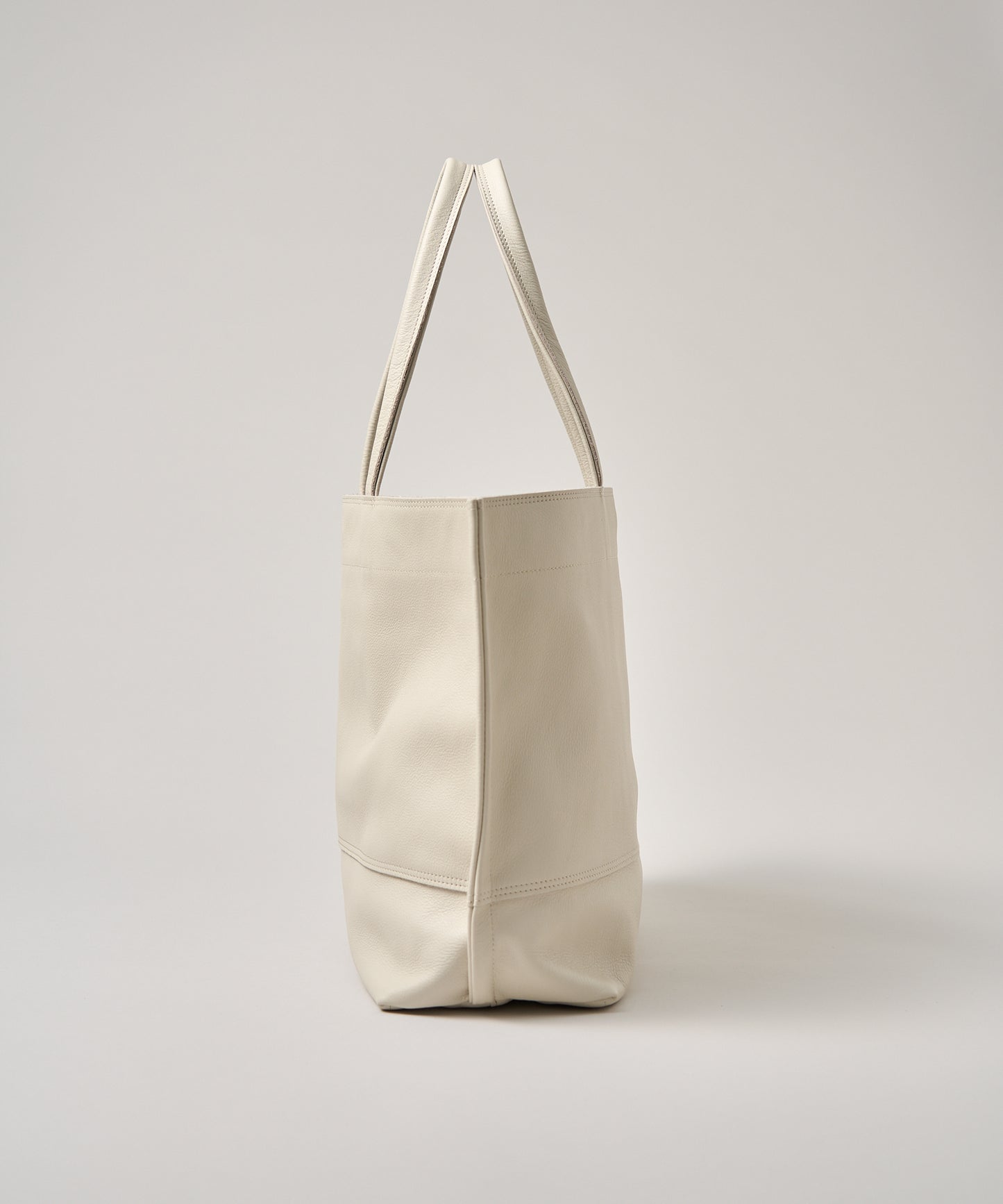 EOS / #52 / 寬大手提包 L / 牛皮“VALENCIA”