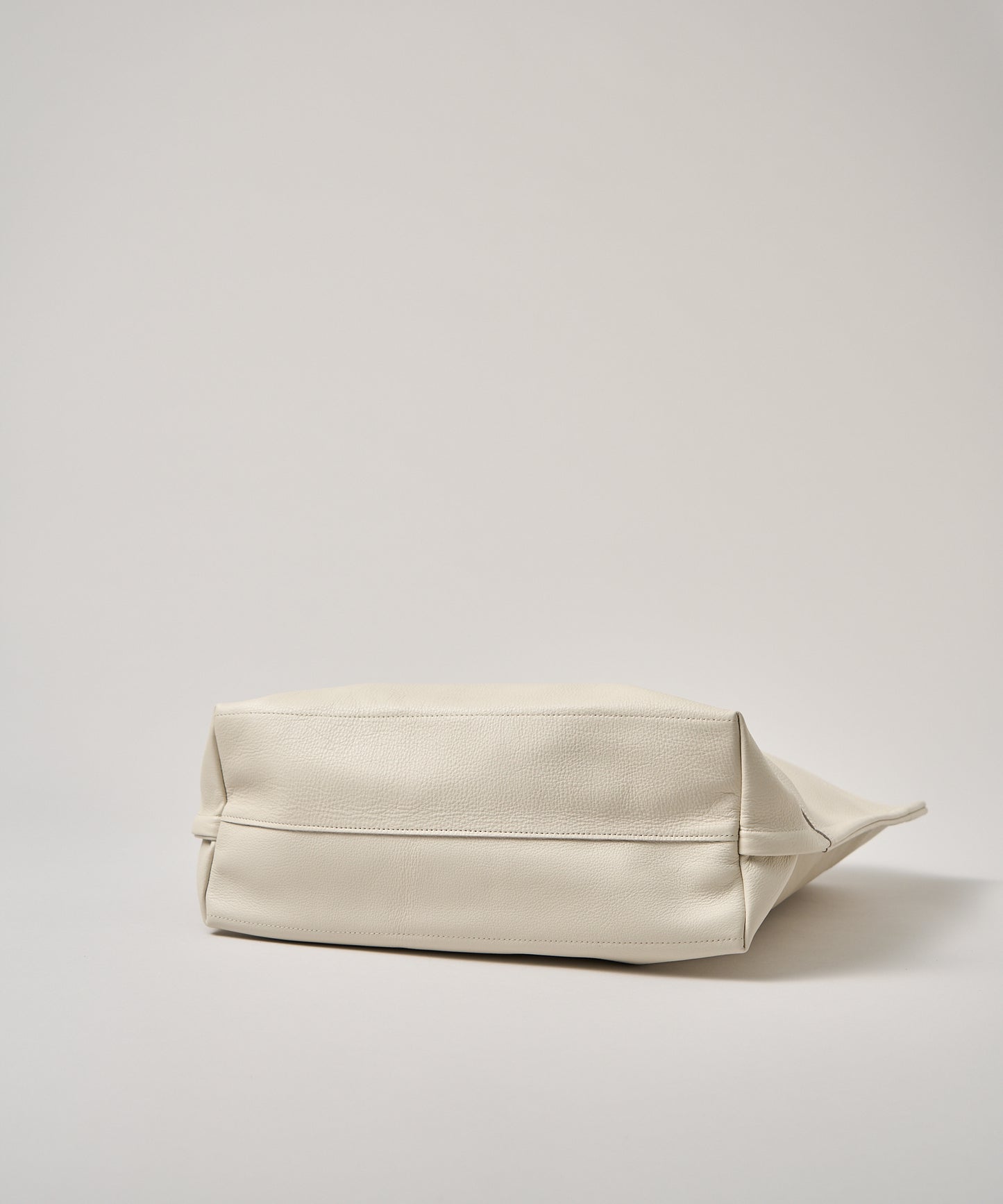 EOS / #52 / 寬大手提包 L / 牛皮“VALENCIA”