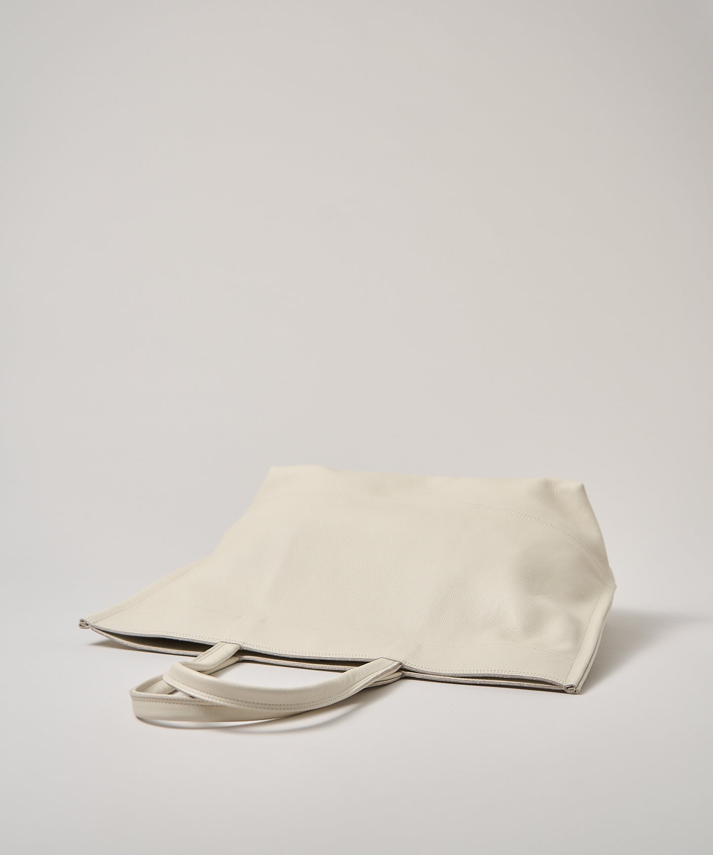 EOS / #52 / 寬大手提包 L / 牛皮“VALENCIA”