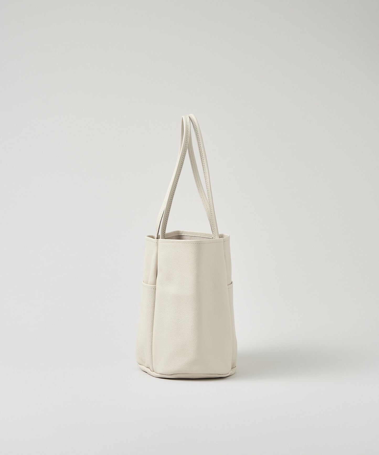 EOS / #52 / 圓形手提包 / 牛皮“VALENCIA”