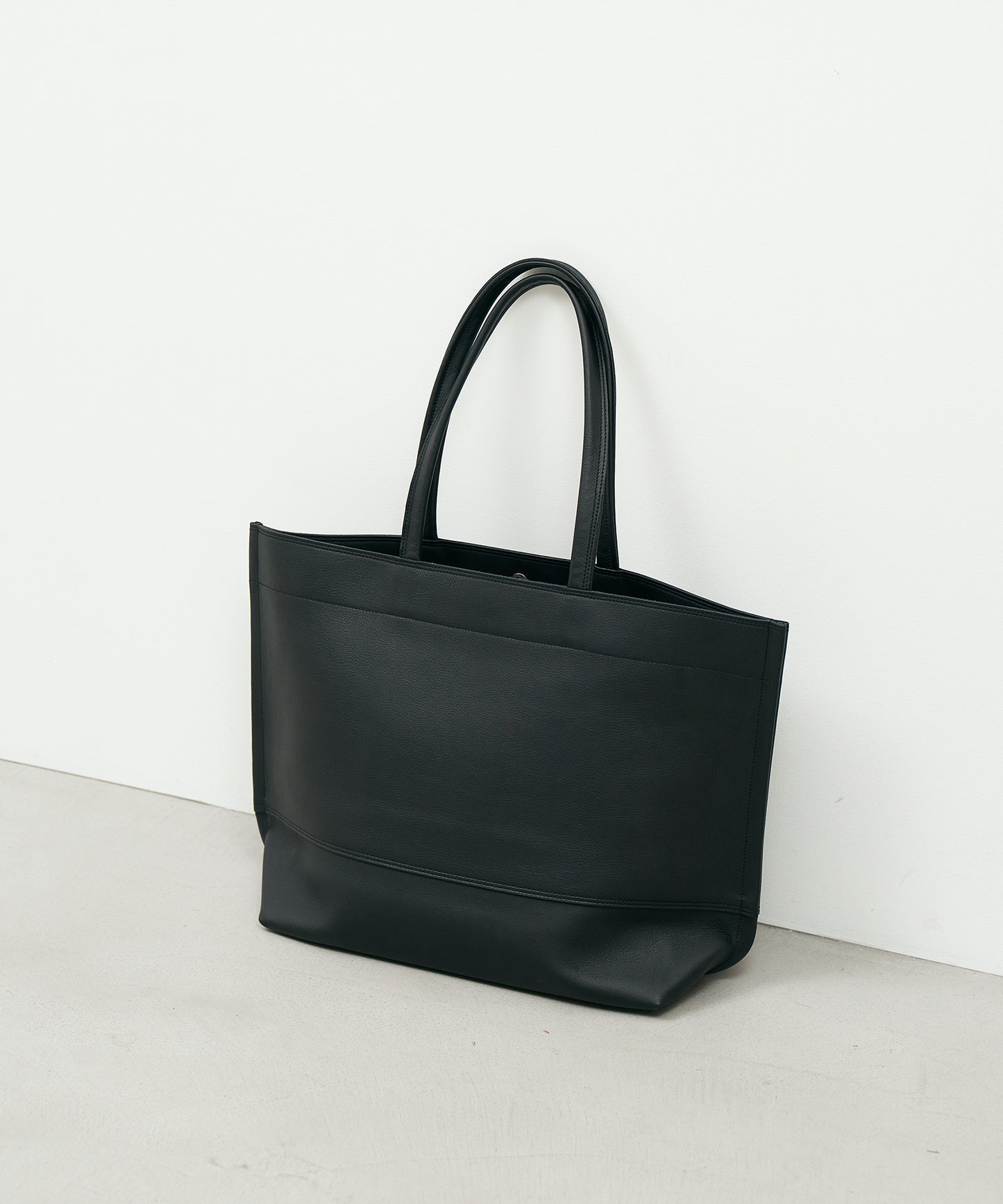 EOS / #52 / 寬大手提包 L / 牛皮“VALENCIA”