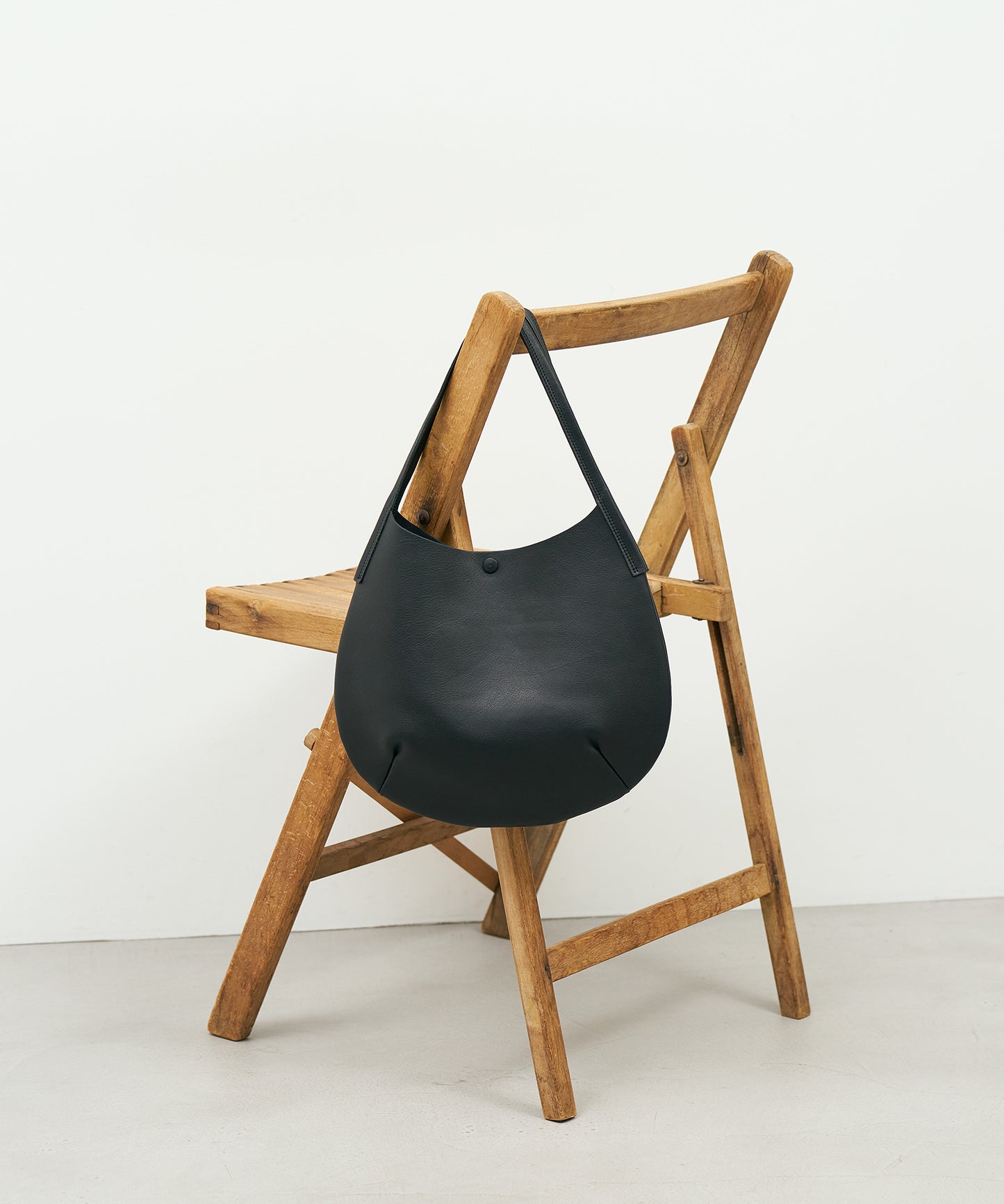 EOS / #52 / 圓形手提包 / 牛皮“VALENCIA”