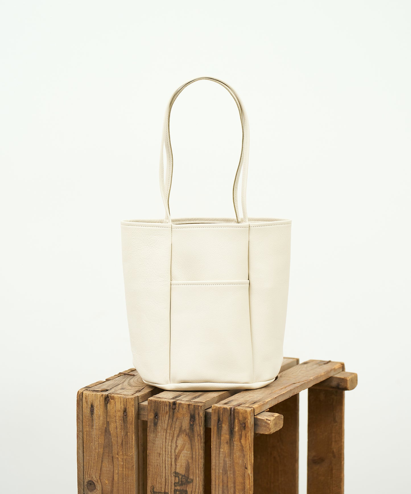 EOS / #52 / 圓形手提包 / 牛皮“VALENCIA”