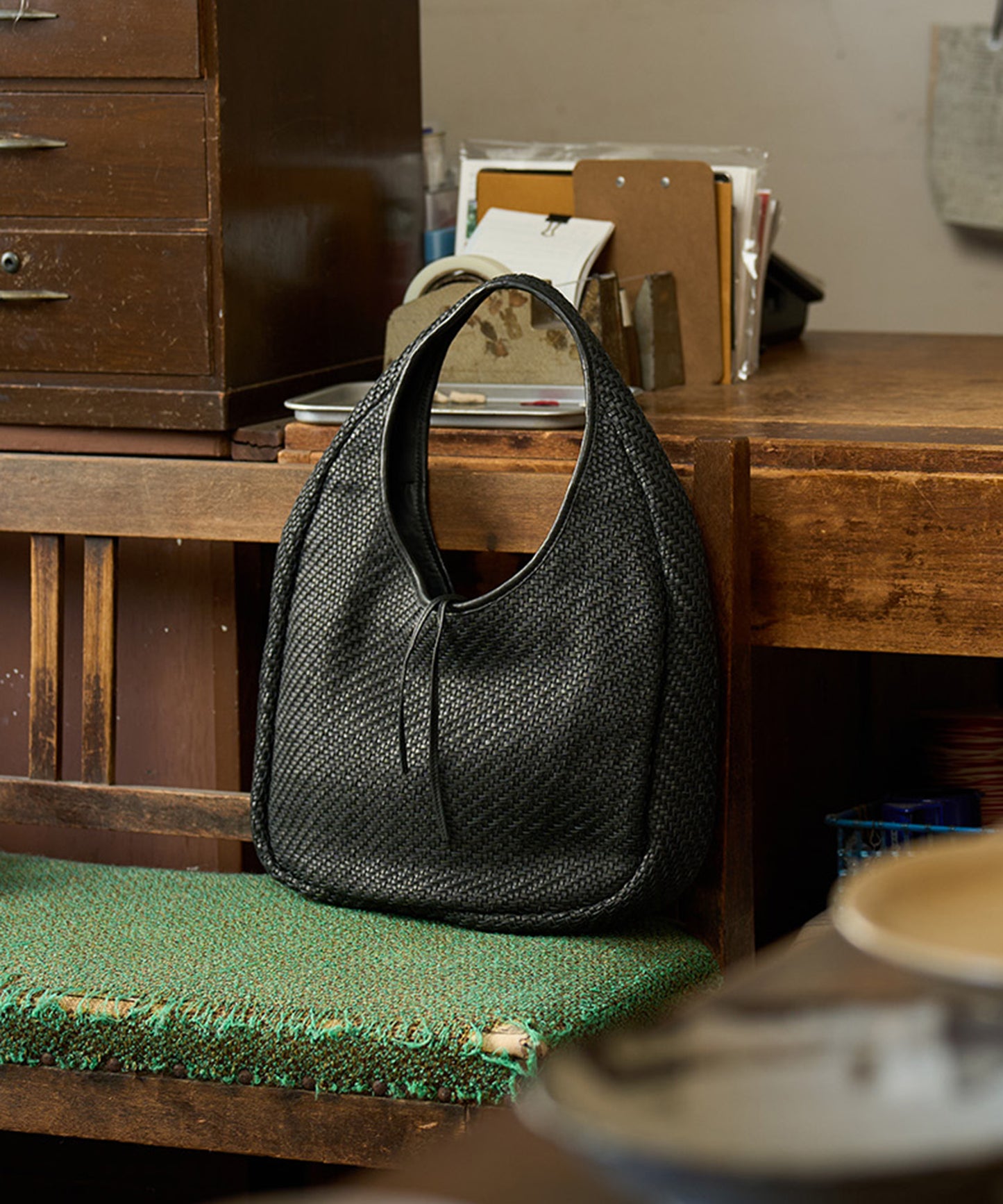 #60/ Circle Basket (black) / sheep skin "SHEEP MESH"