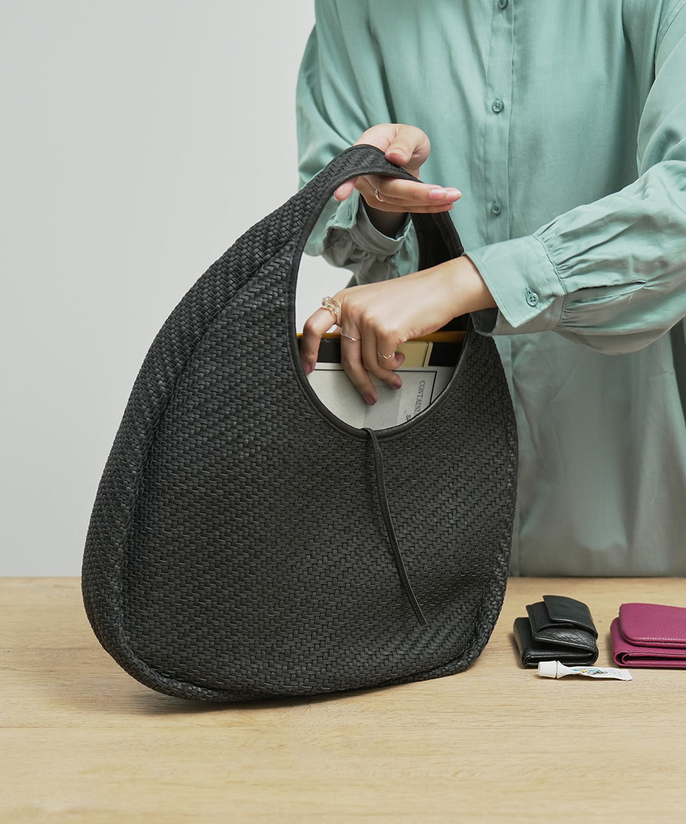 #60/ Circle Basket (black) / sheep skin "SHEEP MESH"