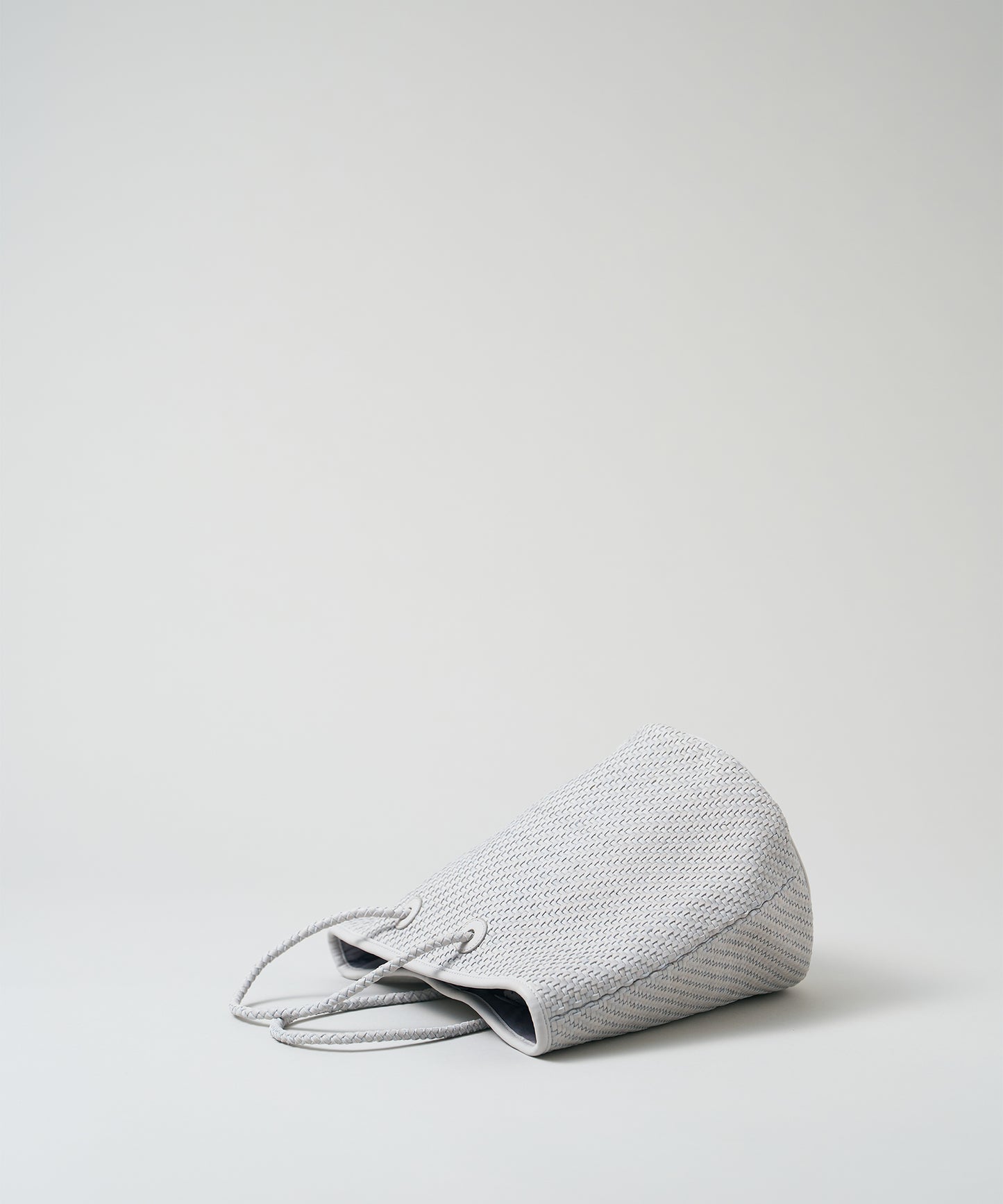 Basket - mist gray / sheepskin Sheep mesh